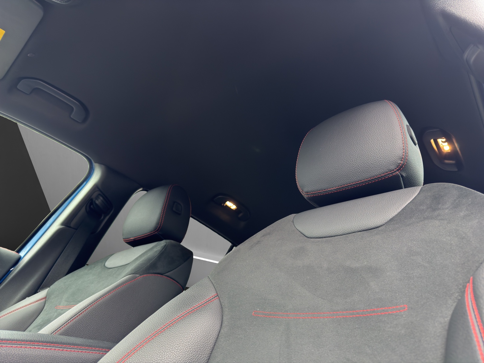 MERCEDES-BENZ GLB 220 4Matic 8G-Tronic-image-13