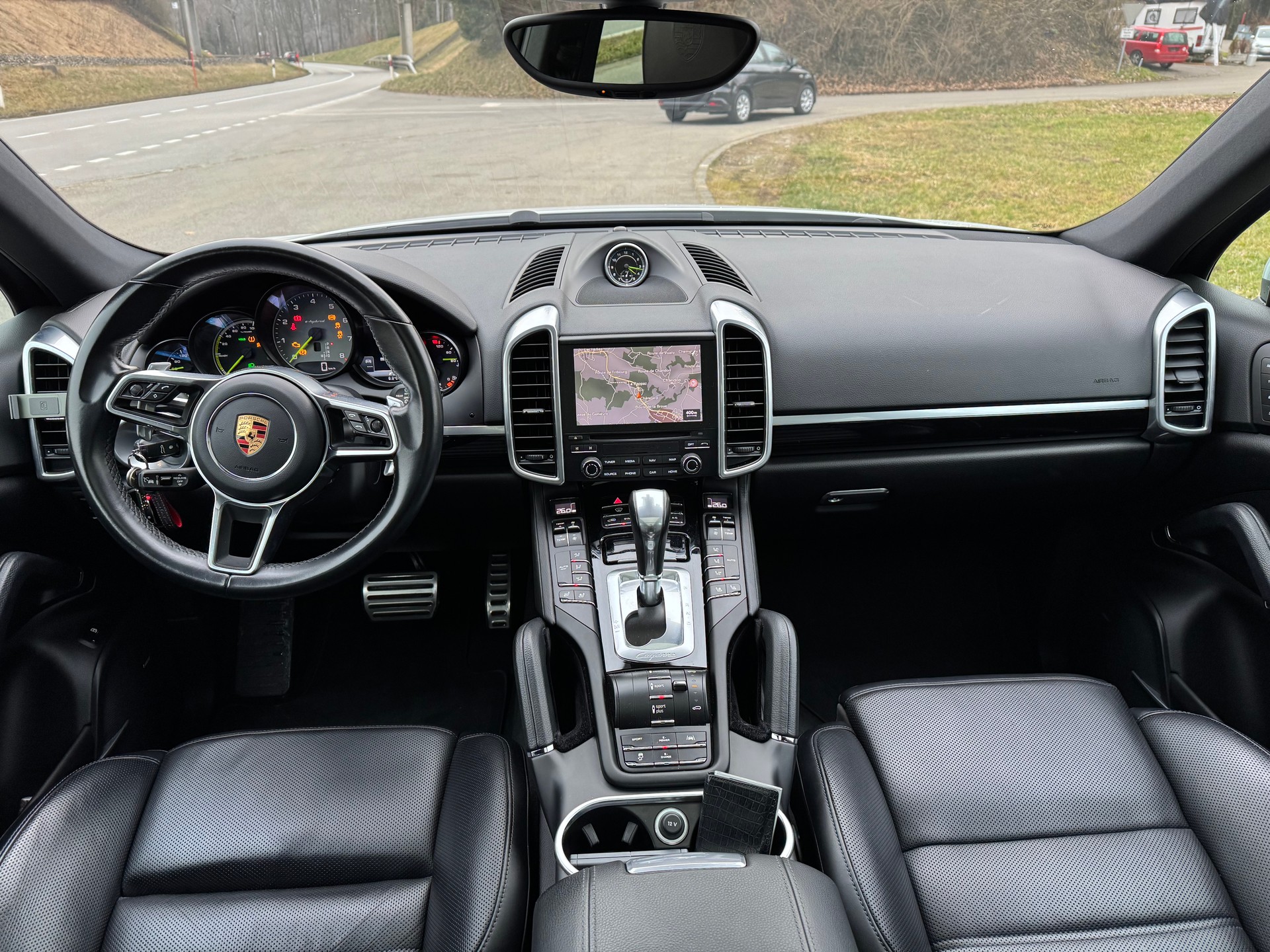 PORSCHE Cayenne S E-Hybrid-image-1