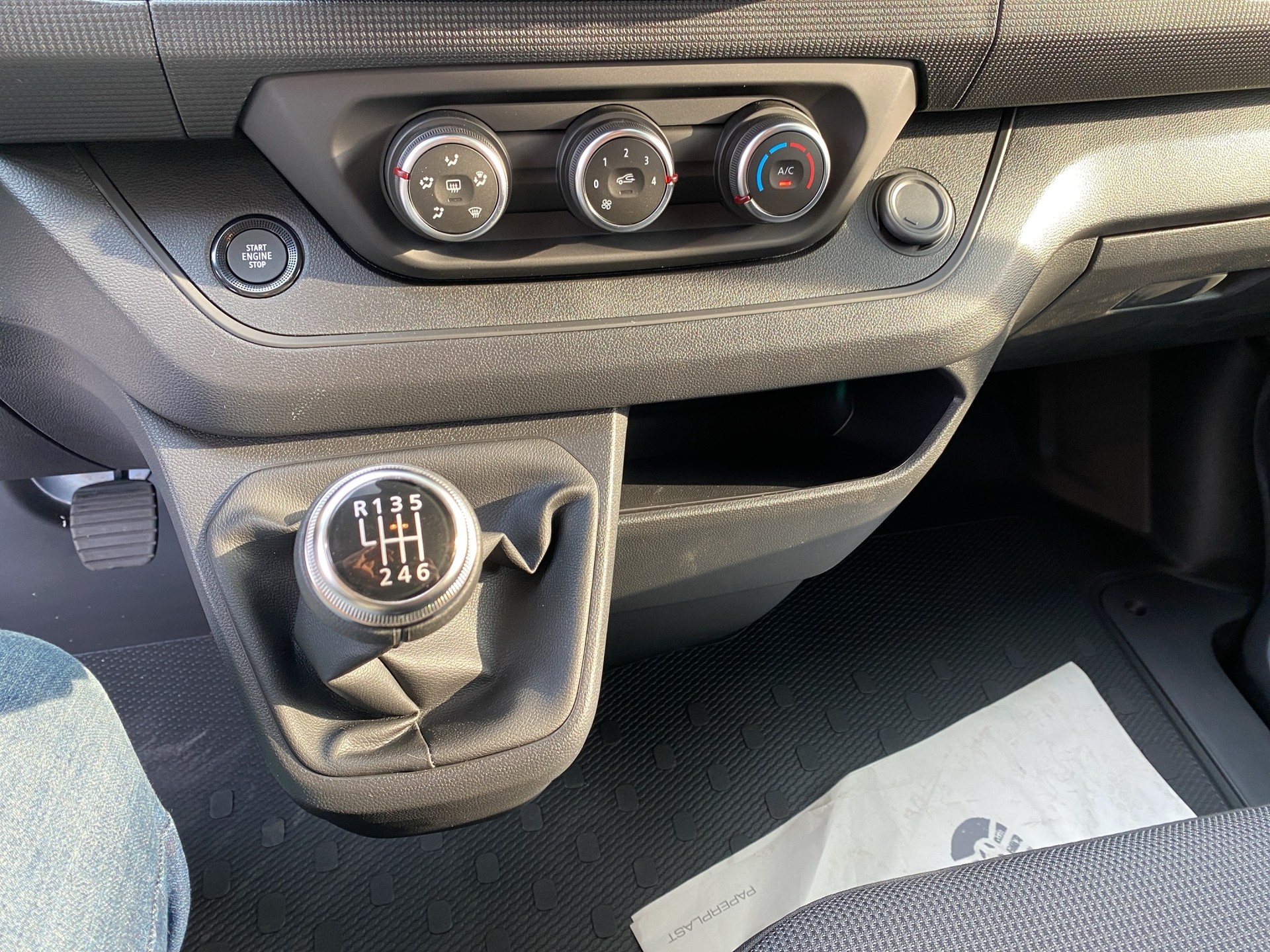 RENAULT Trafic 2.0 Blue dCi110 Advance L1H1-image-11