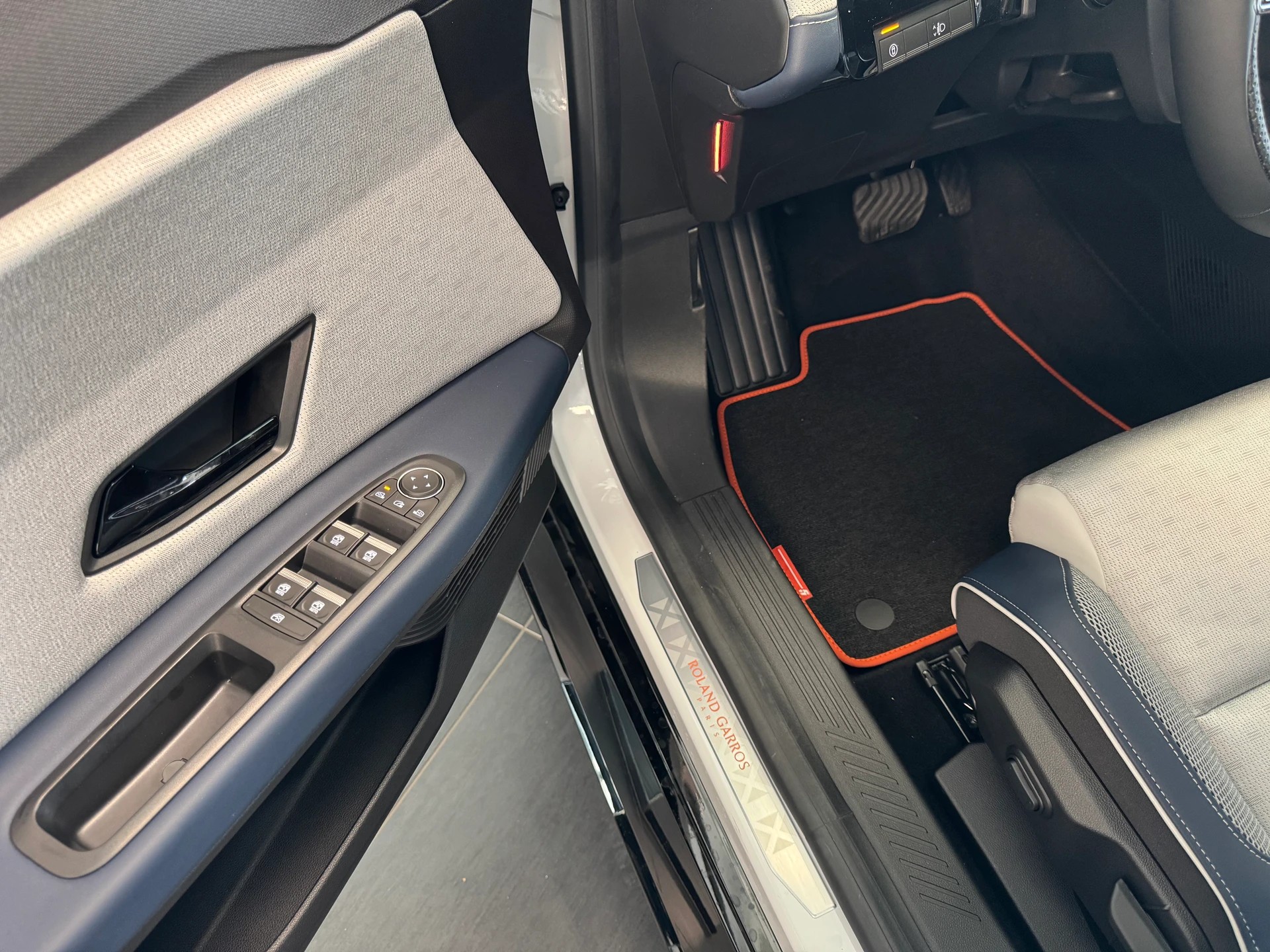 RENAULT R5 E-Tech Roland Garros 52kwh Comfort Range-image-15