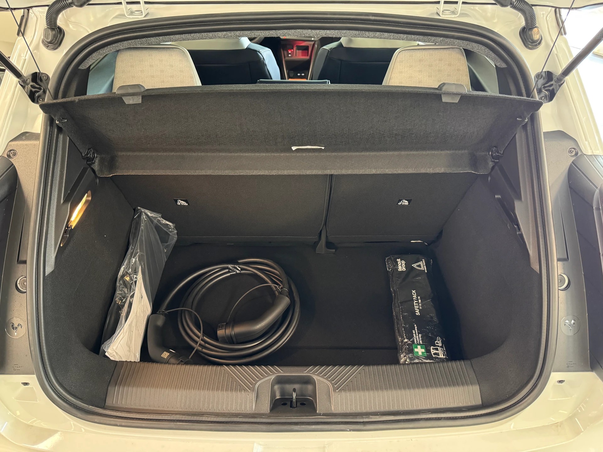 RENAULT R5 E-Tech Roland Garros 52kwh Comfort Range-image-25