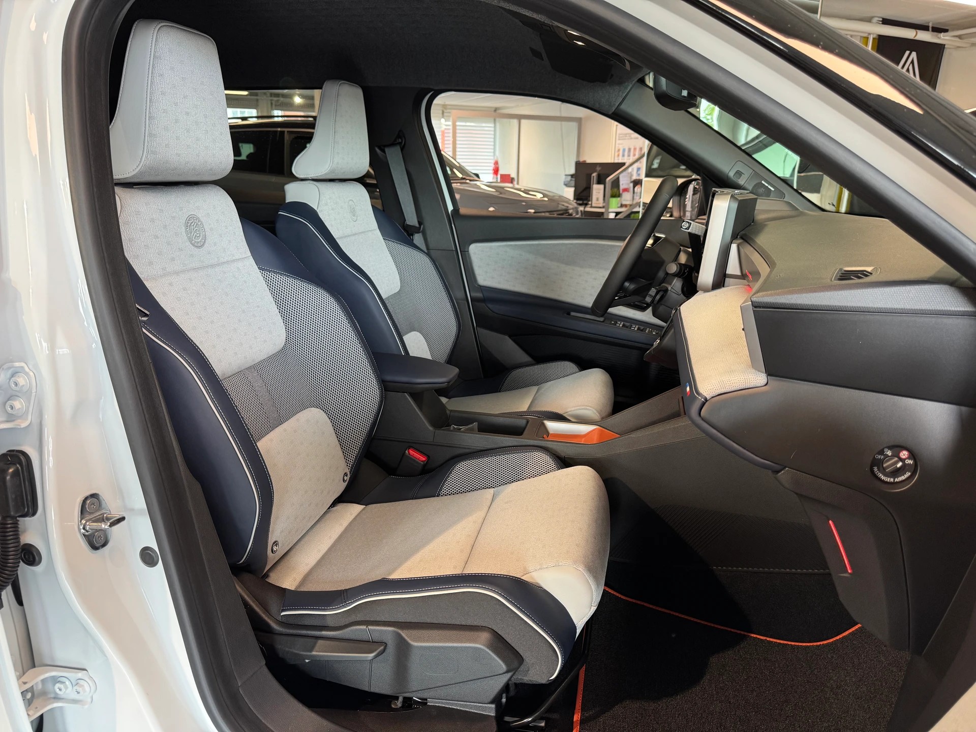 RENAULT R5 E-Tech Roland Garros 52kwh Comfort Range-image-29