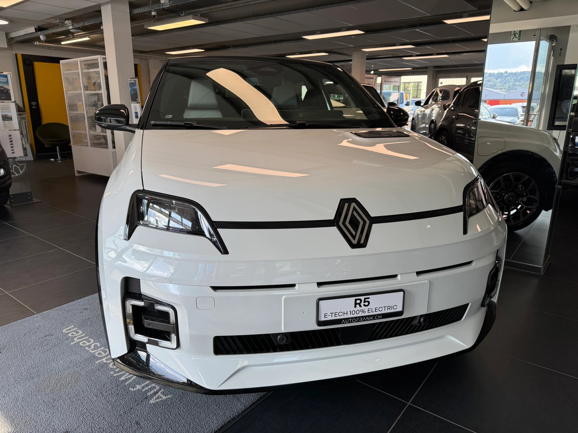 RENAULT R5 E-Tech Roland Garros 52kwh Comfort Range-image-1