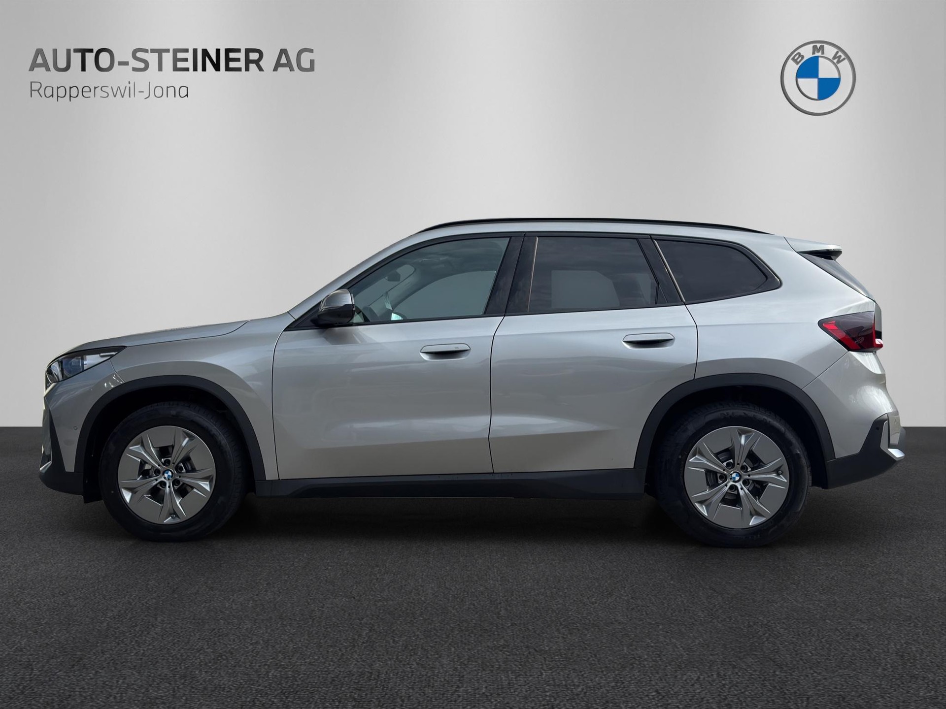 BMW iX1 20 eDrive-image-1