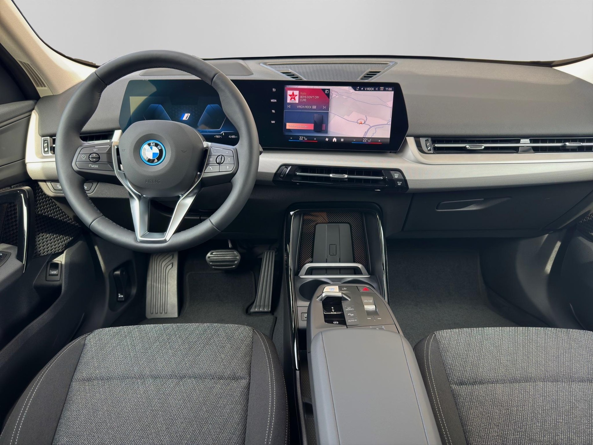 BMW iX1 20 eDrive-image-10