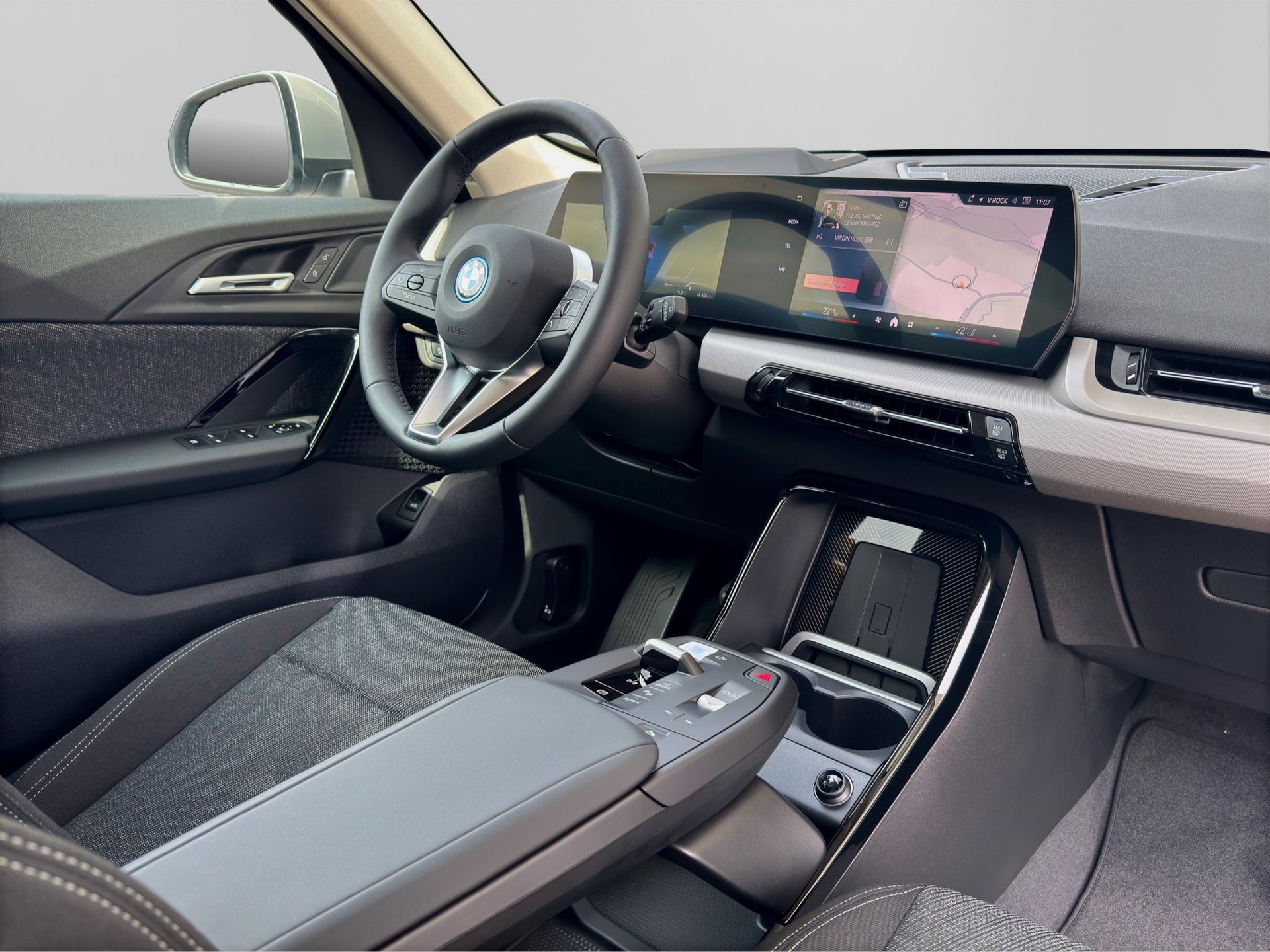 BMW iX1 20 eDrive-image-12