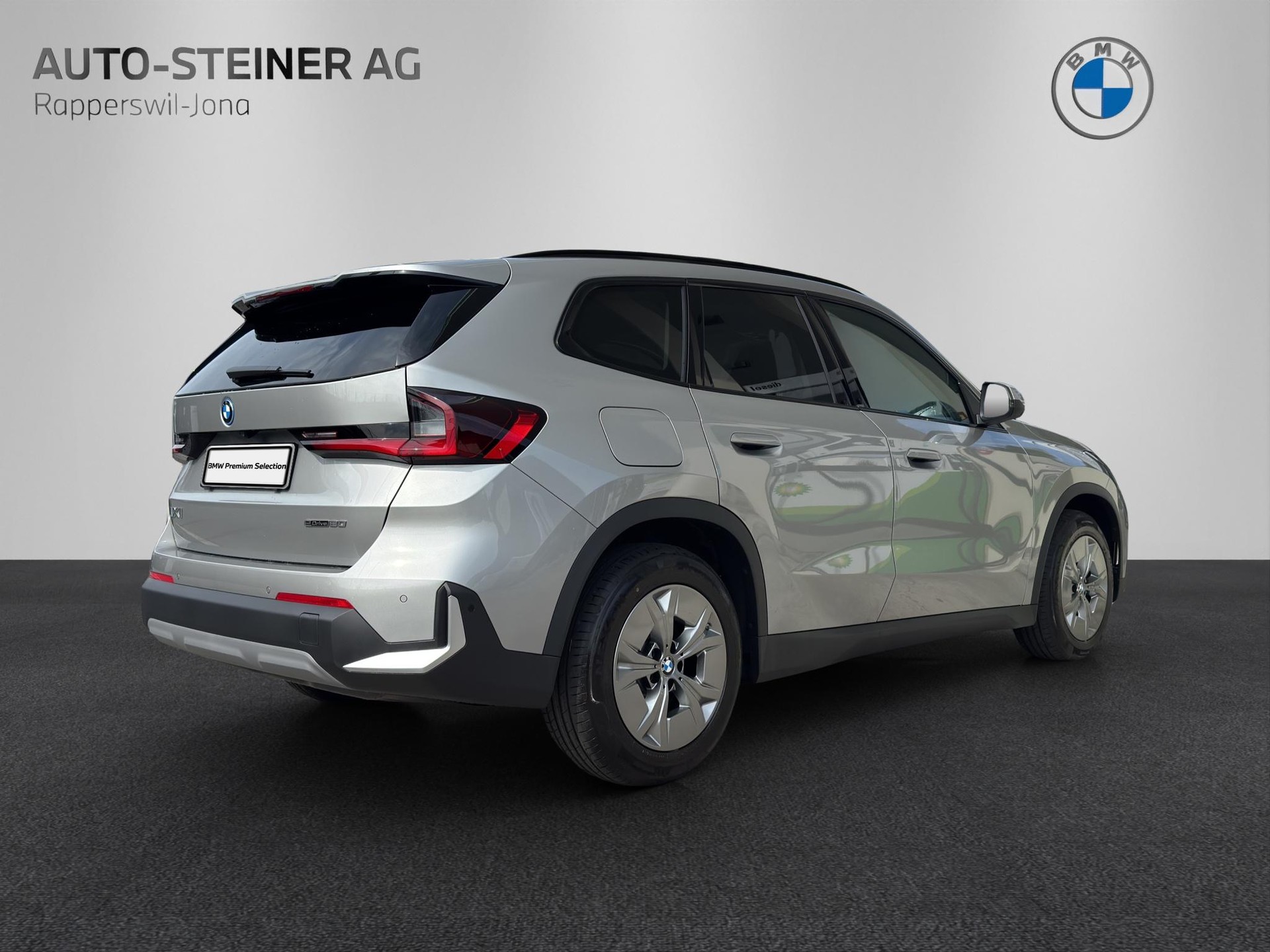 BMW iX1 20 eDrive-image-4