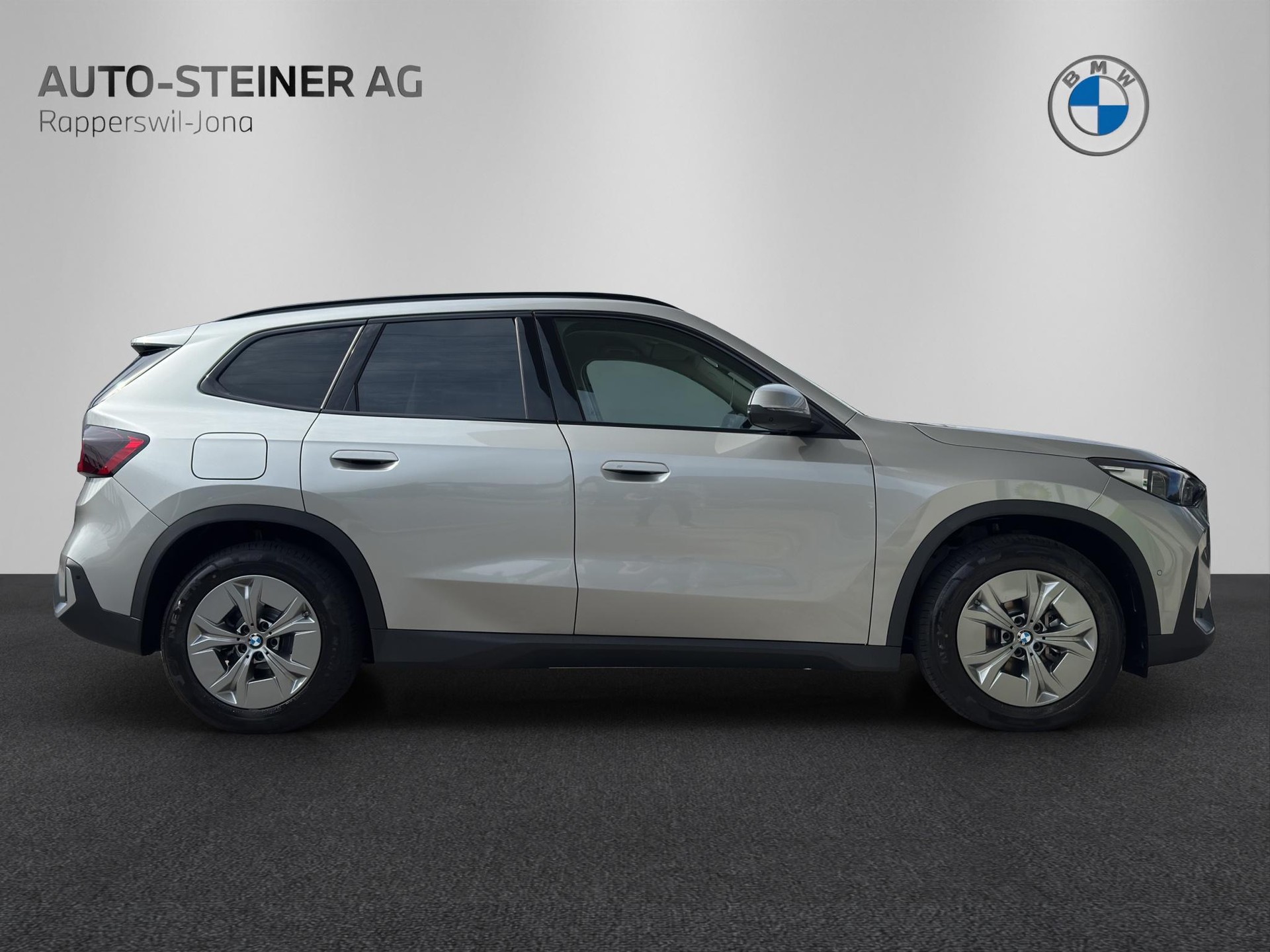BMW iX1 20 eDrive-image-5