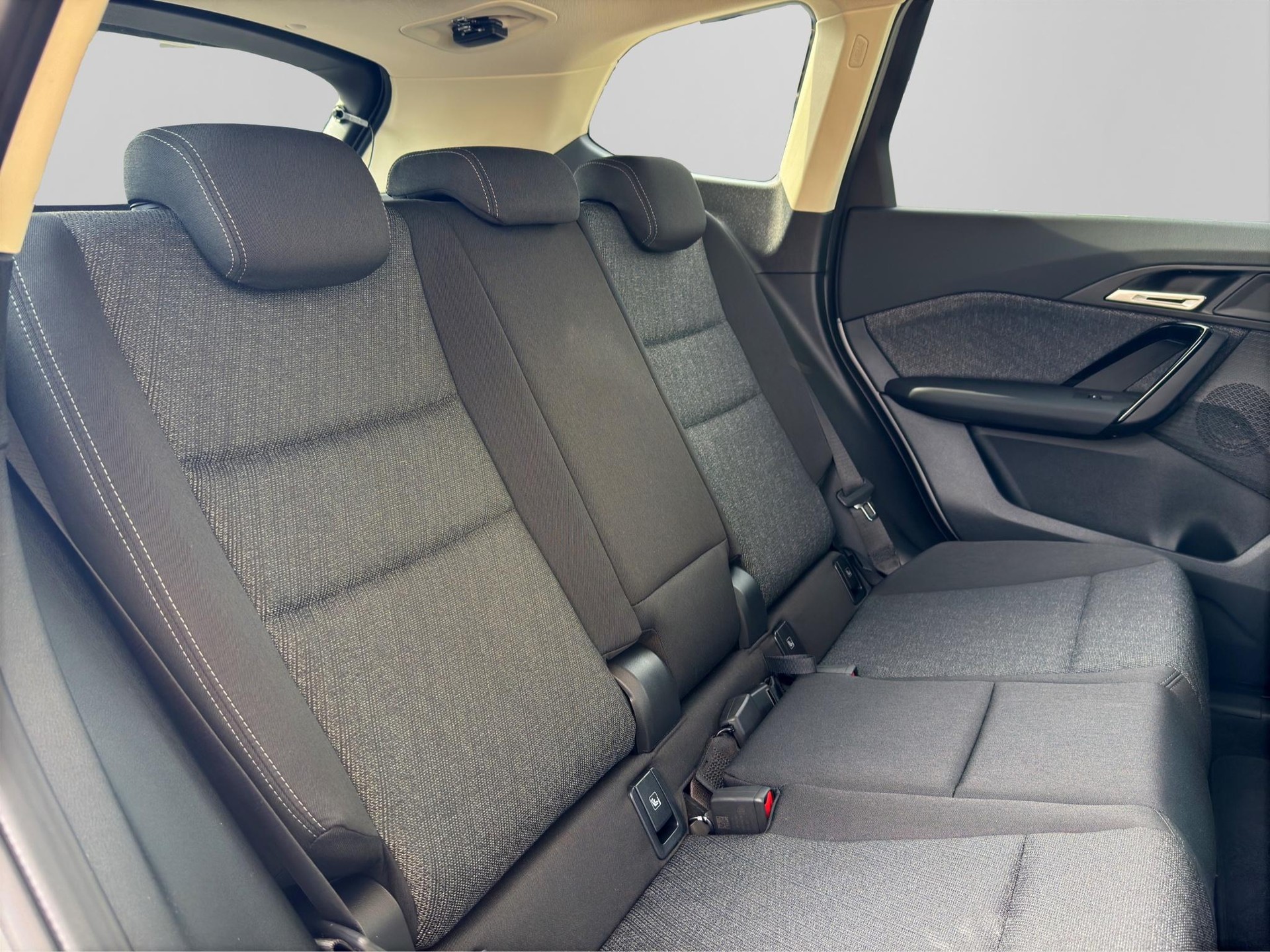BMW iX1 20 eDrive-image-16