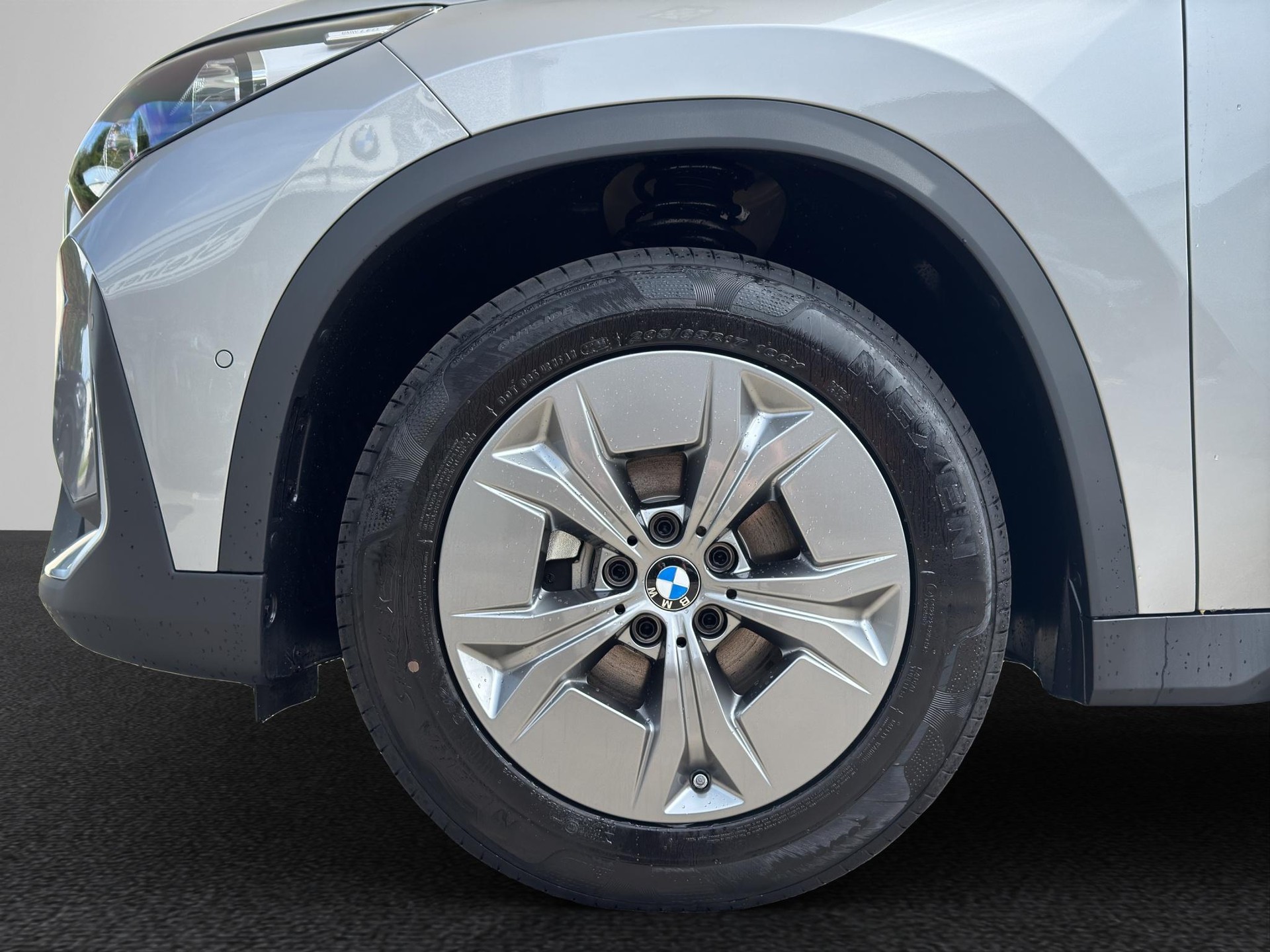 BMW iX1 20 eDrive-image-8