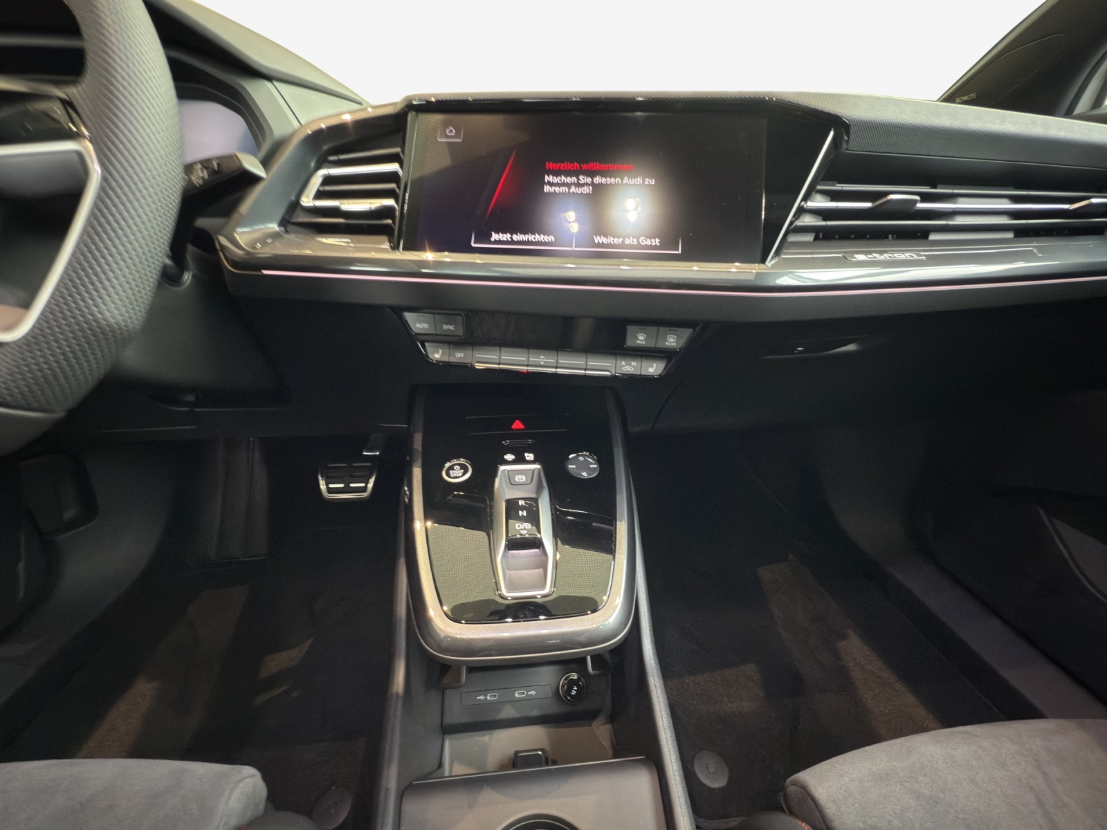 AUDI Q4 e-tron 45 Edition Swiss Ski quattro-image-10