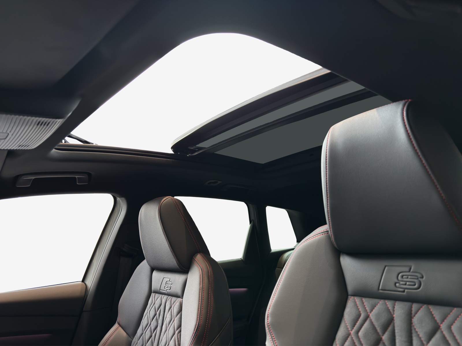 AUDI Q4 e-tron 45 Edition Swiss Ski quattro-image-15