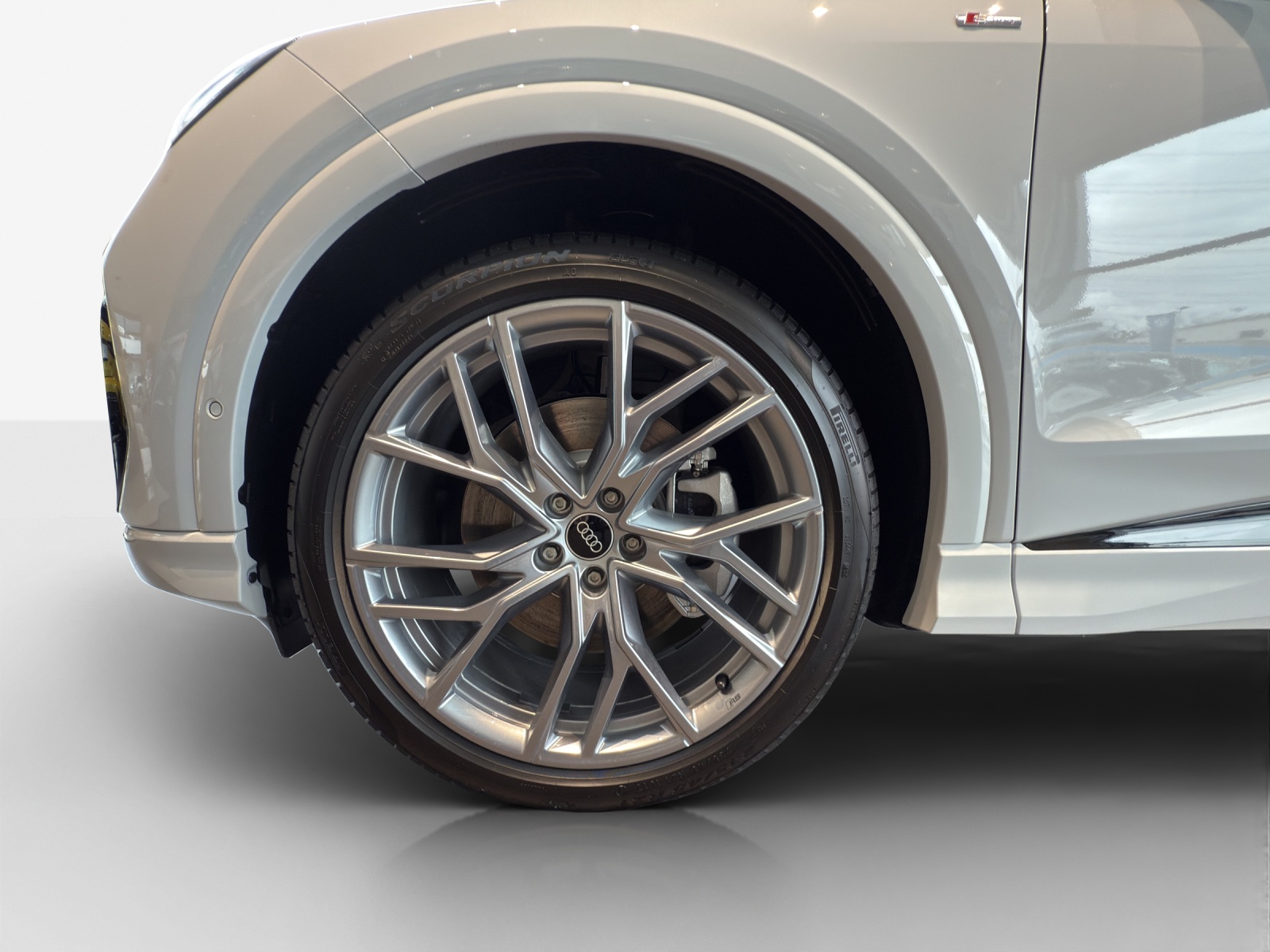 AUDI Q4 e-tron 45 Edition Swiss Ski quattro-image-13