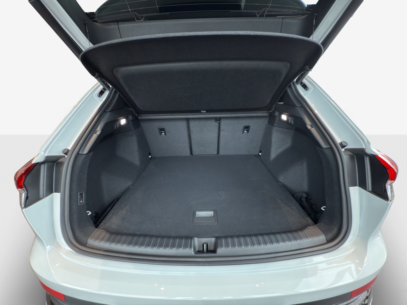 AUDI Q4 e-tron 45 Edition Swiss Ski quattro-image-12