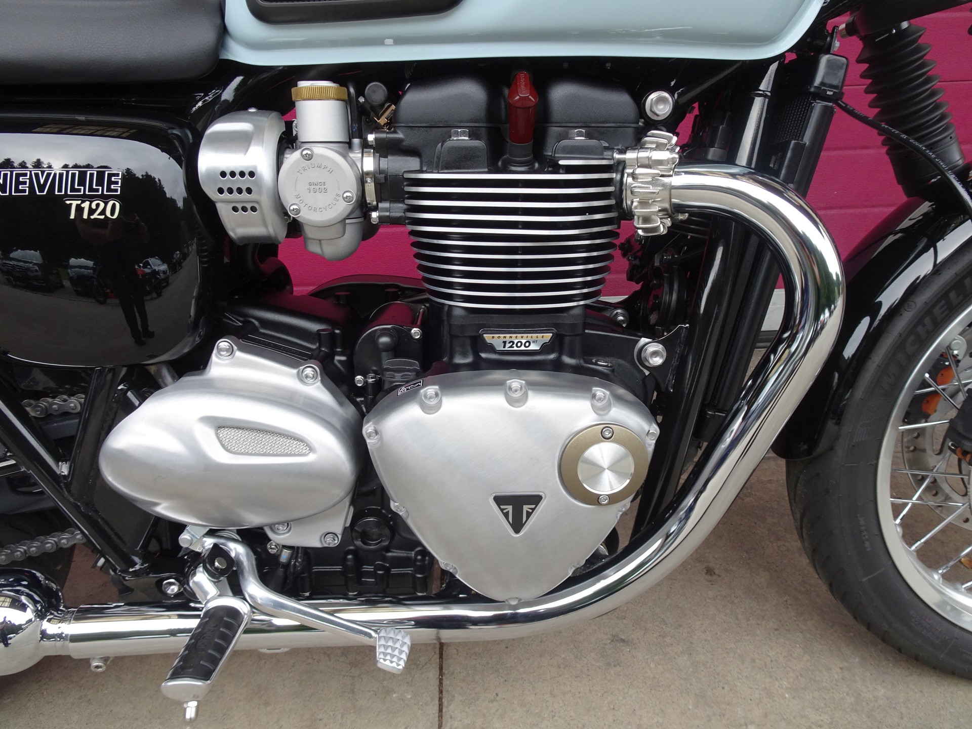 TRIUMPH Bonneville T120-image-9