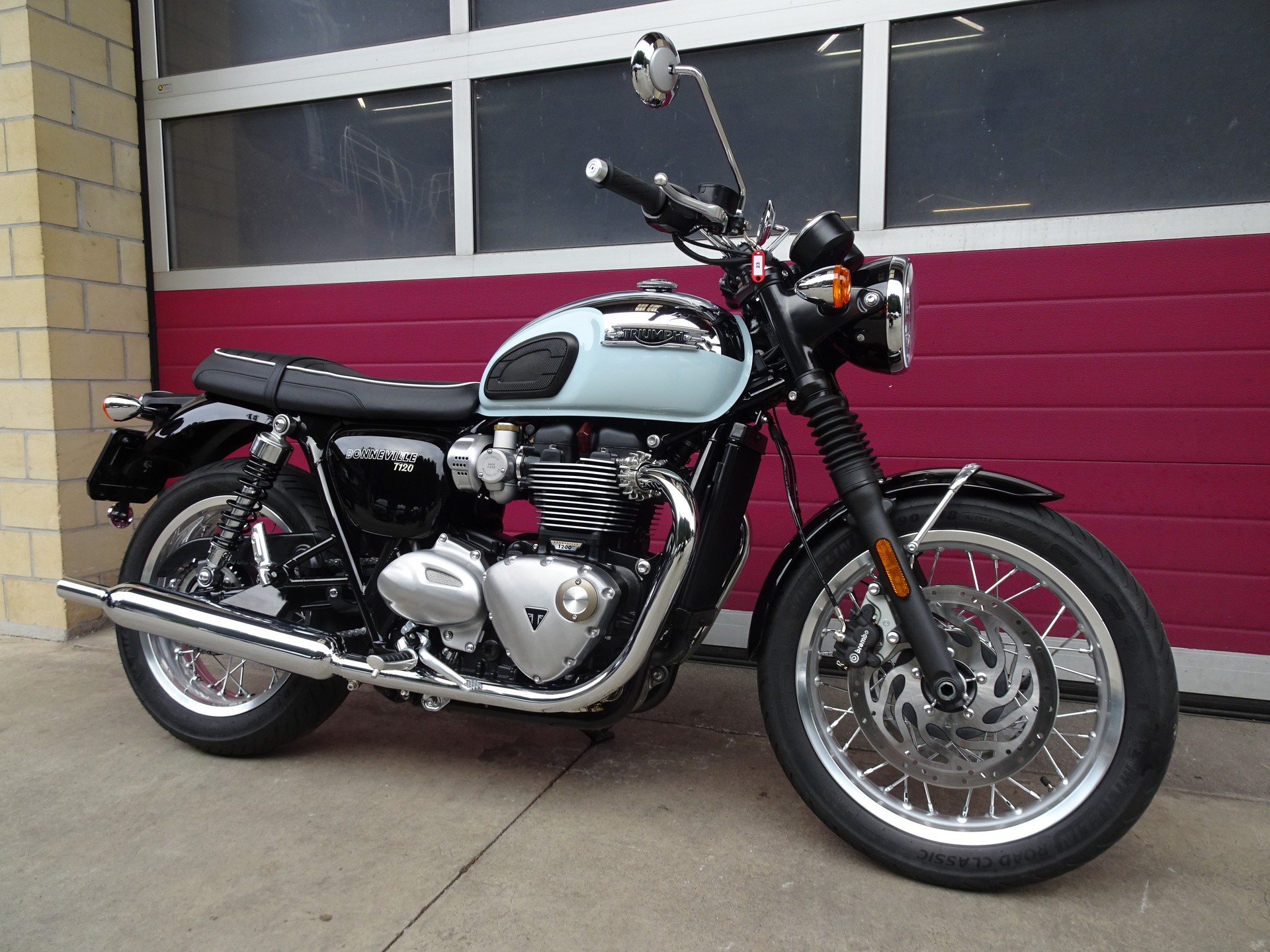 TRIUMPH Bonneville T120-image-10