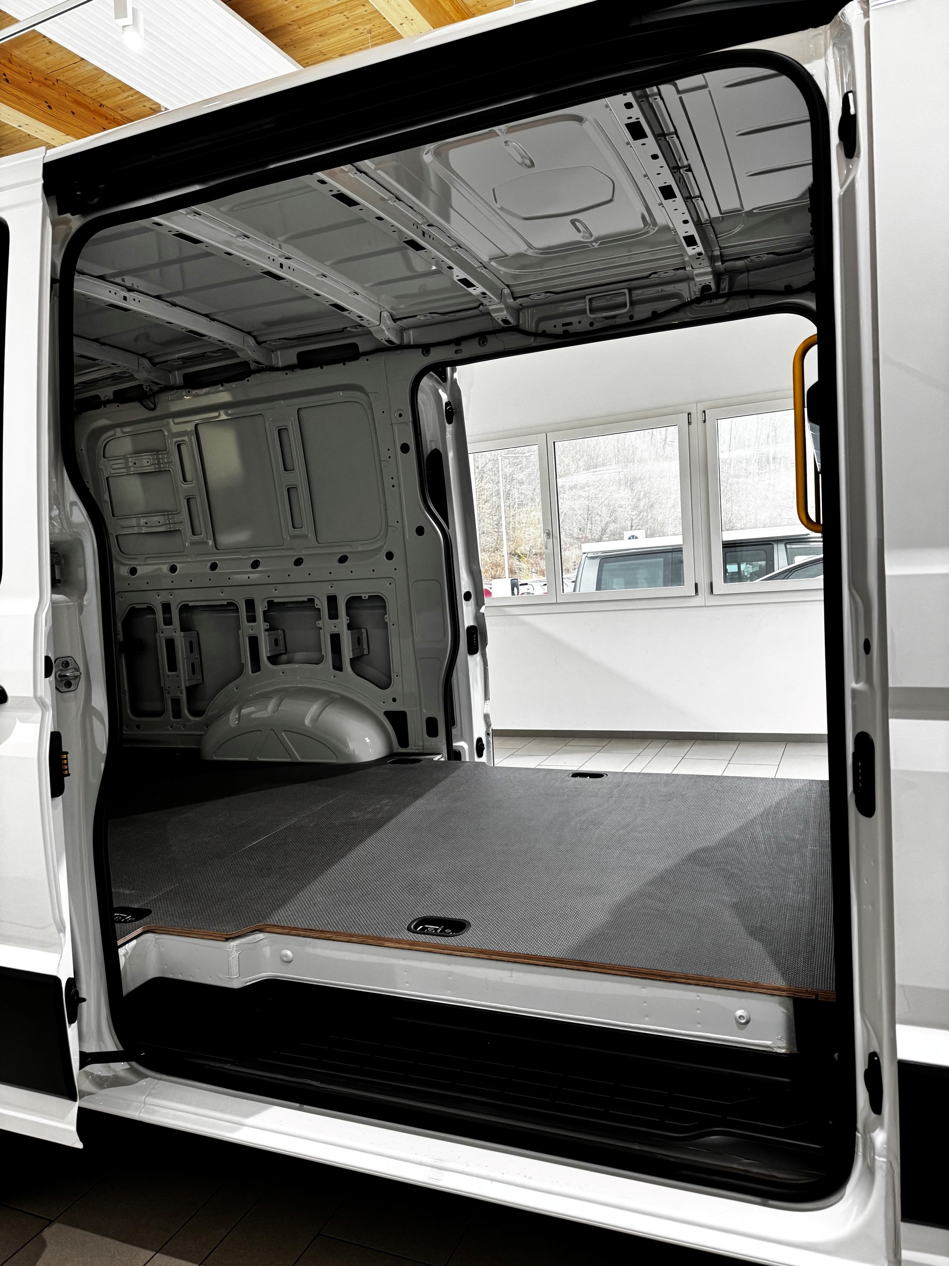 VW Crafter 35 Kaw. 3640 2.0 BI-TDI 177 4Motion-image-4