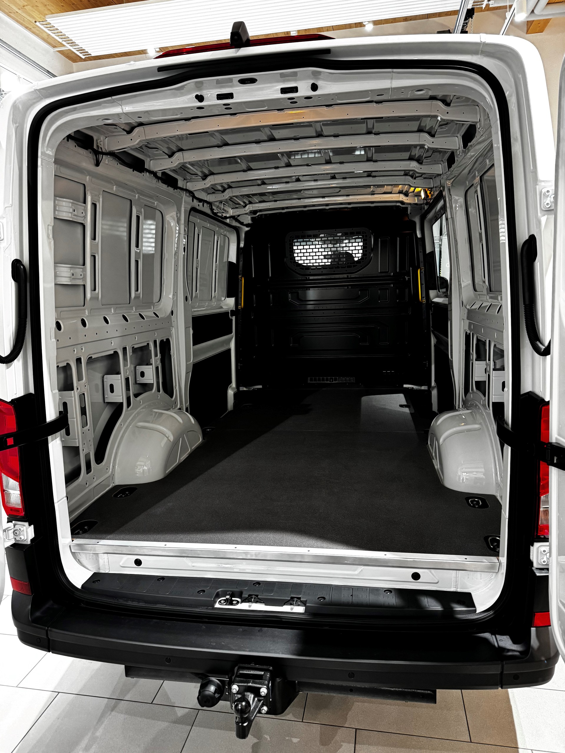 VW Crafter 35 Kaw. 3640 2.0 BI-TDI 177 4Motion-image-5