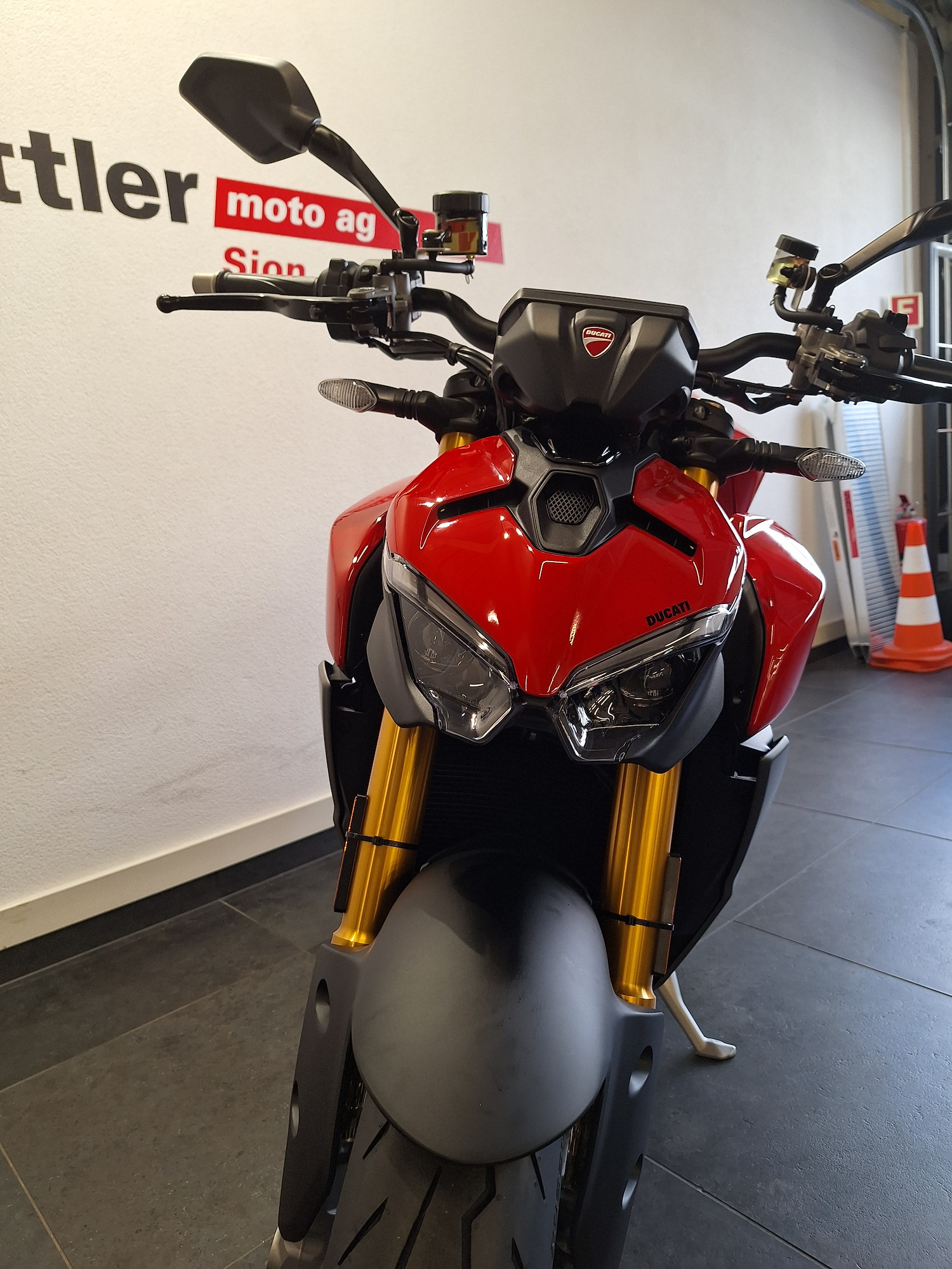 DUCATI Streetfighter V2 35 kW-showroom-element-1