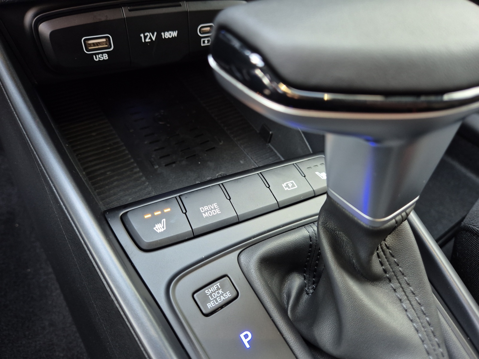 HYUNDAI i20 1.0 T-GDi Amplia-image-12