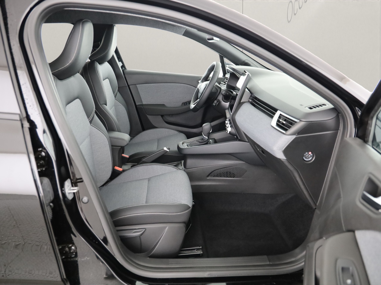 RENAULT Clio 1.6 E-Tech techno-image-6