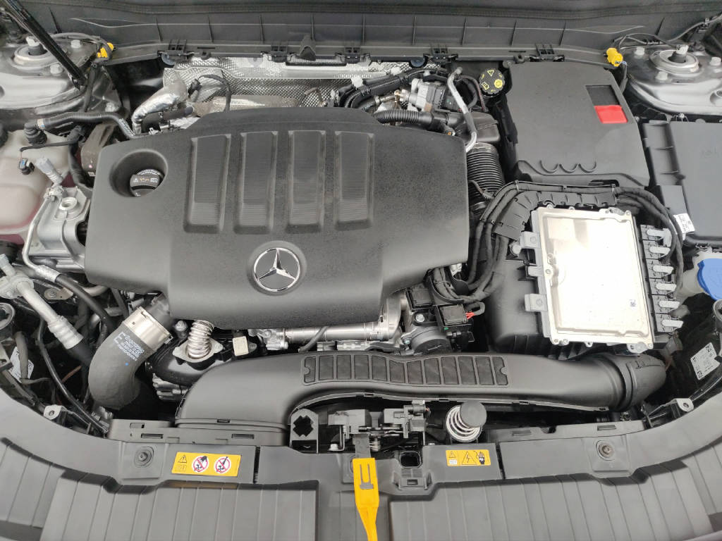 MERCEDES-BENZ GLB 220 d AMG Line 4Matic-image-9