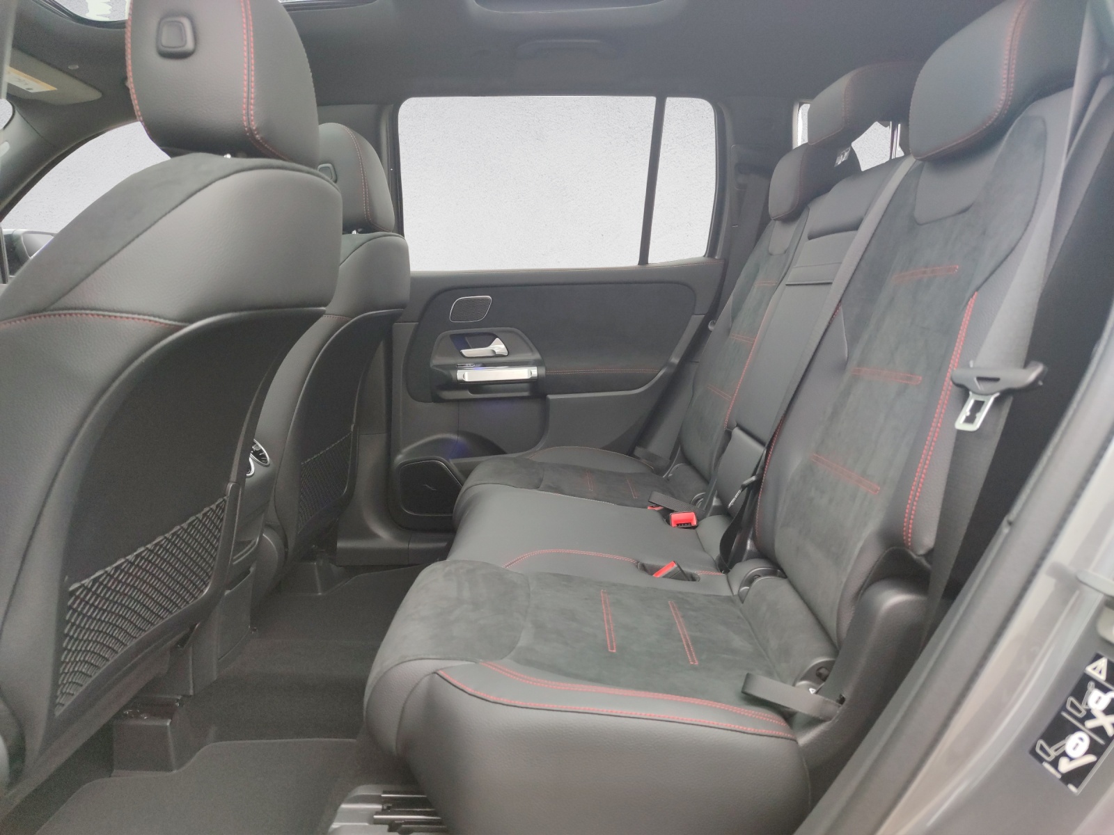 MERCEDES-BENZ GLB 220 d AMG Line 4Matic-image-12