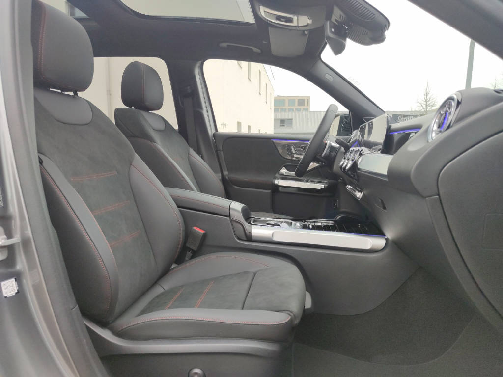 MERCEDES-BENZ GLB 220 d AMG Line 4Matic-image-11
