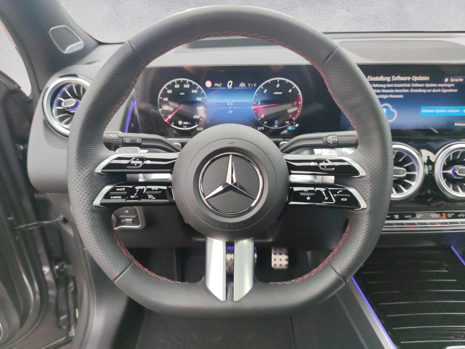 MERCEDES-BENZ GLB 220 d AMG Line 4Matic-image-11