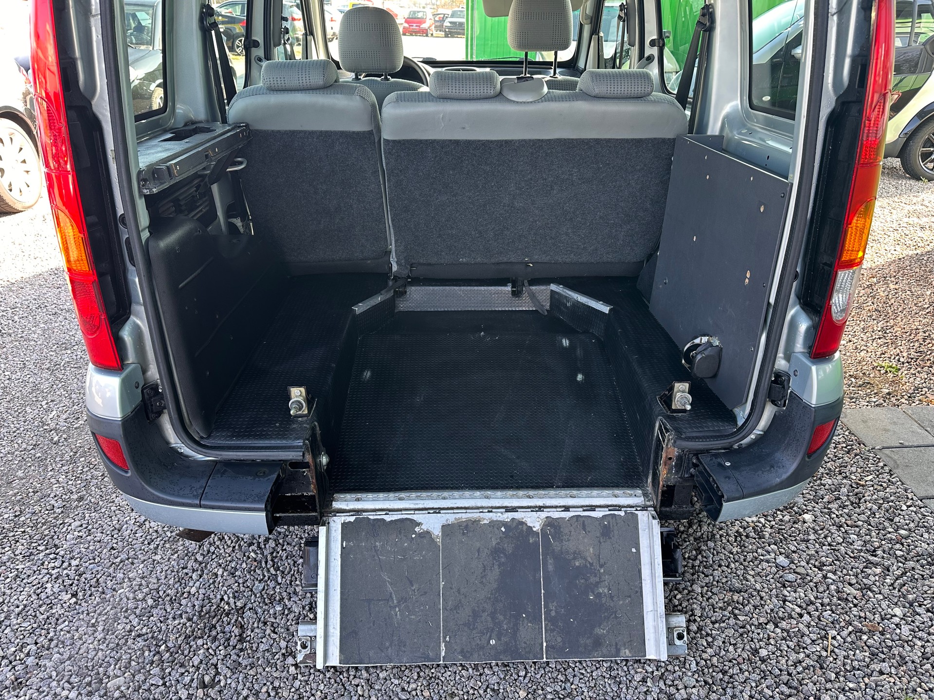 RENAULT Kangoo 1.6 16V Alizé Automatic-image-9