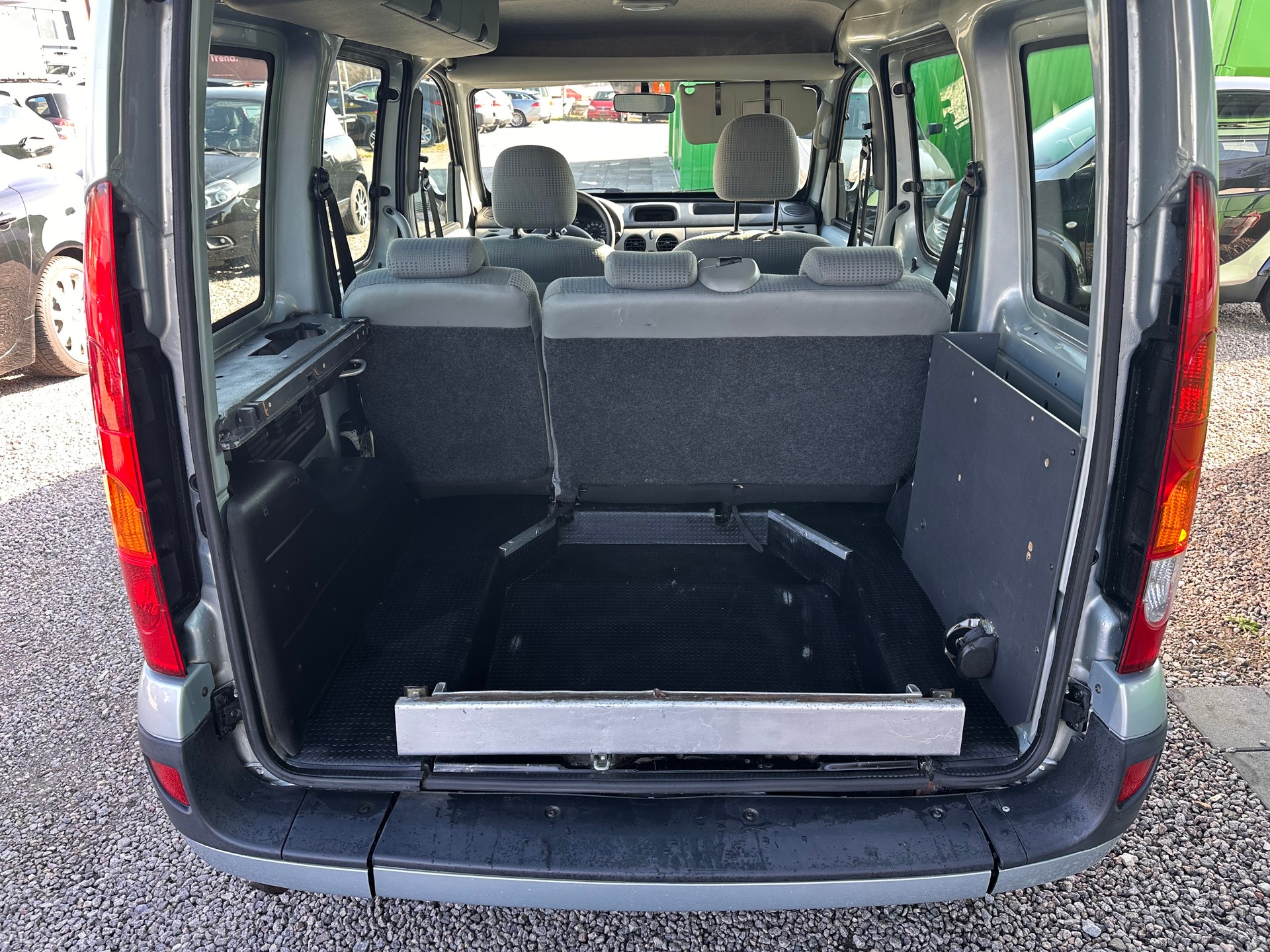 RENAULT Kangoo 1.6 16V Alizé Automatic-image-8