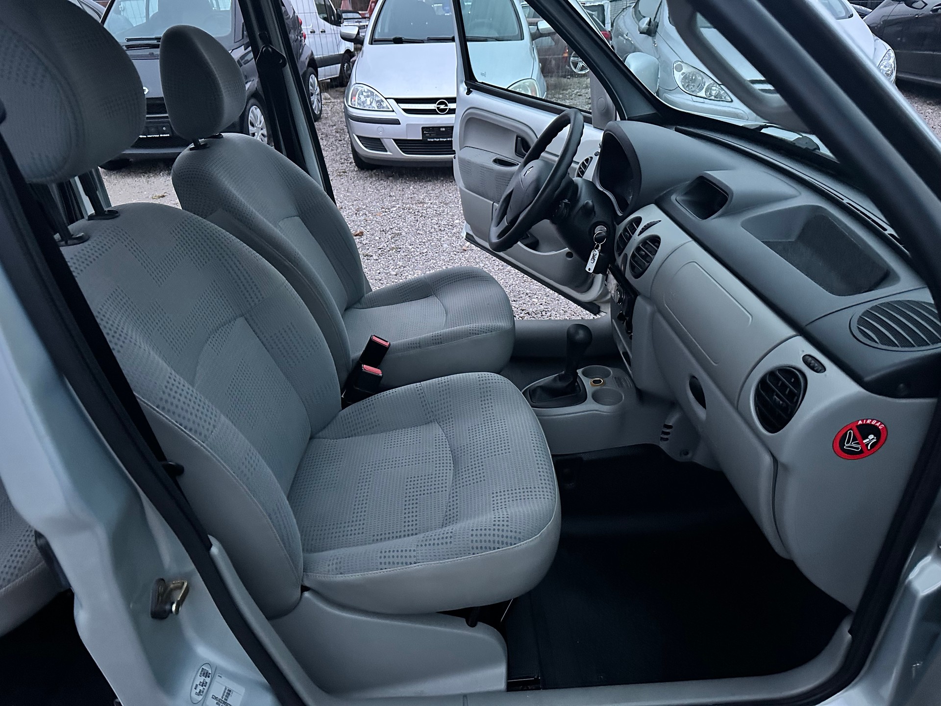 RENAULT Kangoo 1.6 16V Alizé Automatic-image-5
