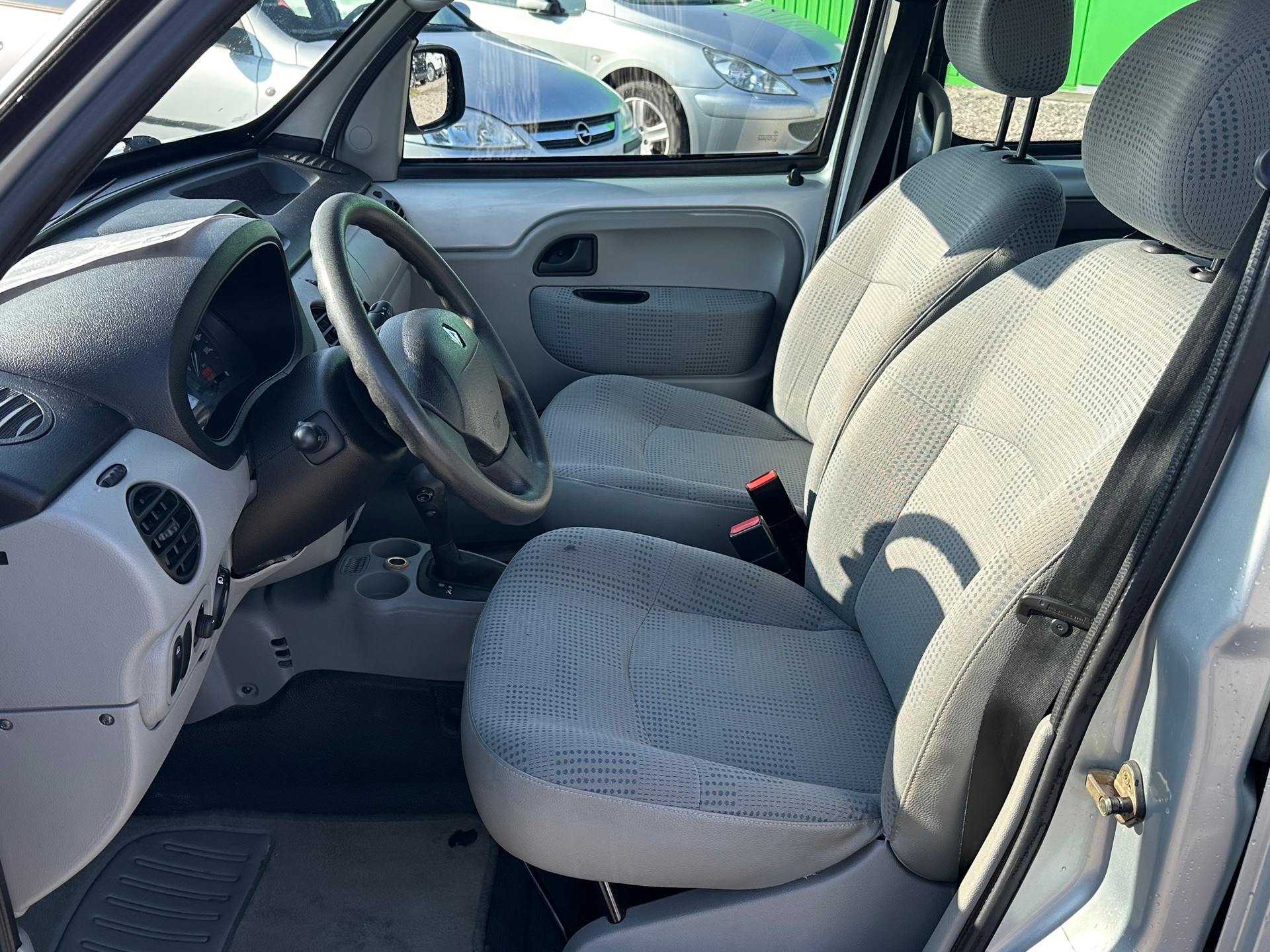 RENAULT Kangoo 1.6 16V Alizé Automatic-image-14