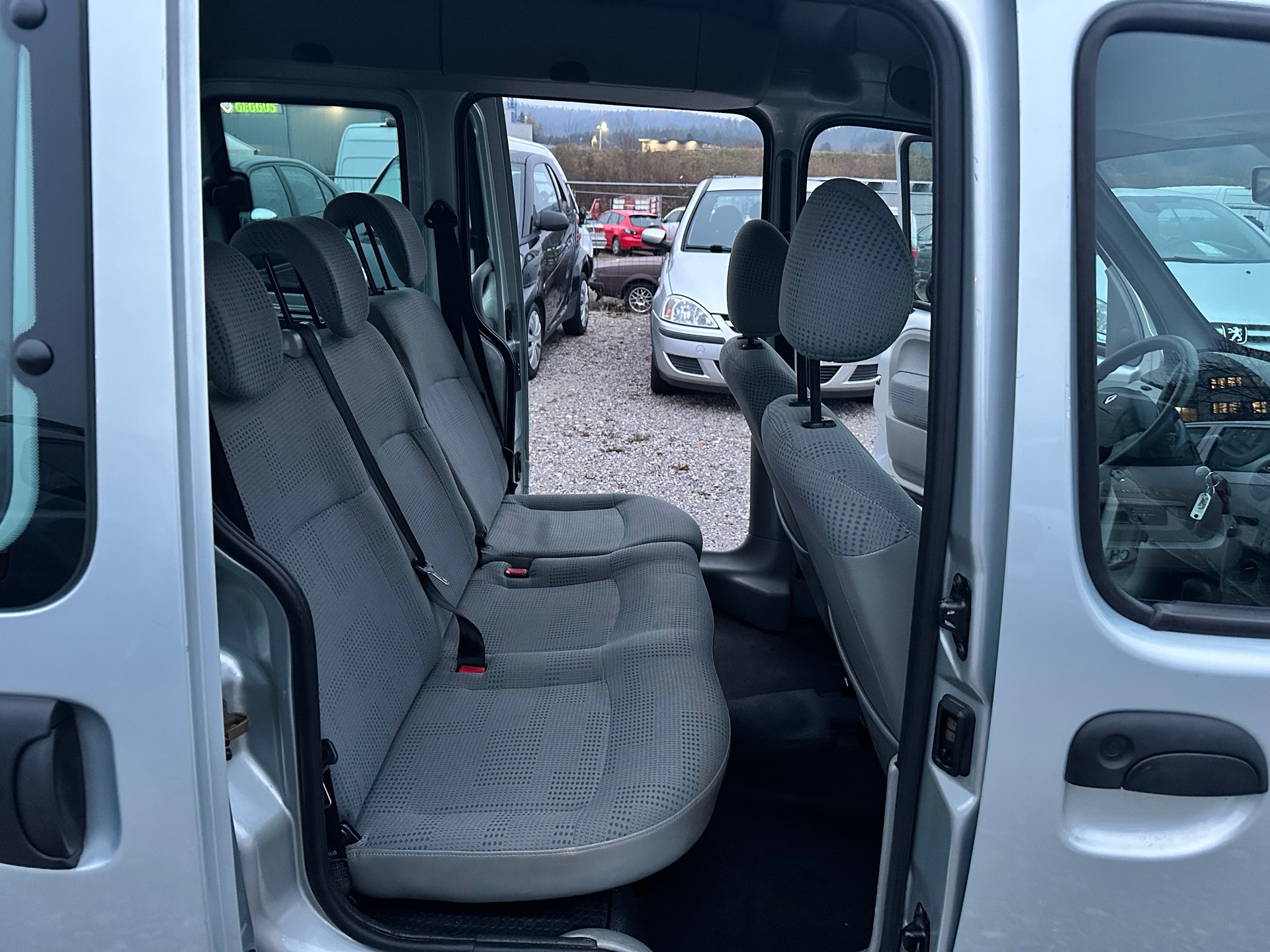 RENAULT Kangoo 1.6 16V Alizé Automatic-image-6