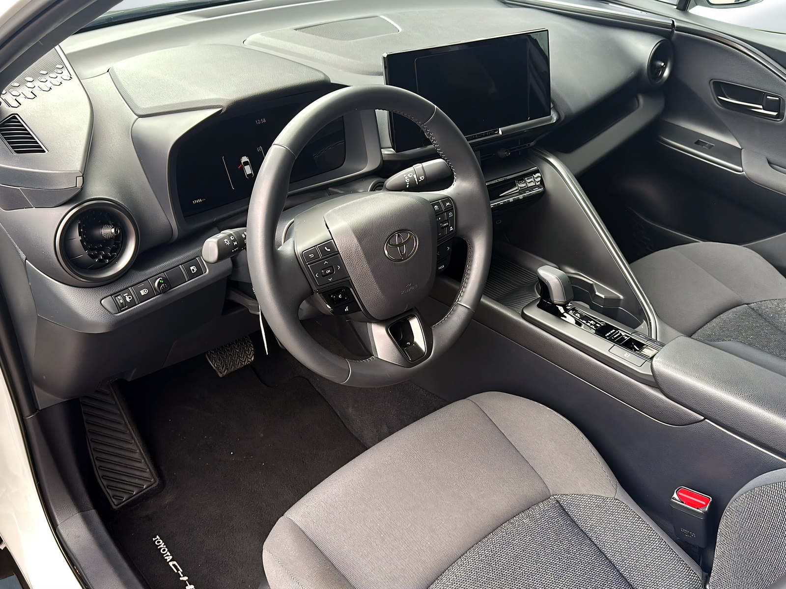 TOYOTA C-HR 1.8 HSD CVT Comfort-image-4