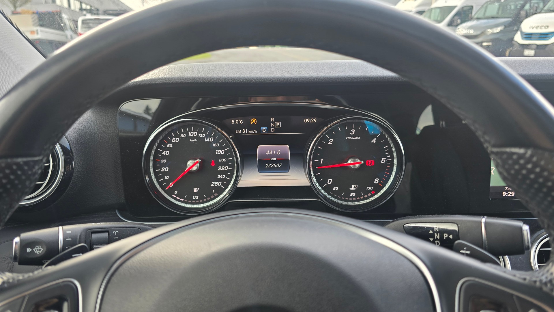 MERCEDES-BENZ E 220 d Avantgarde 9G-Tronic-image-16