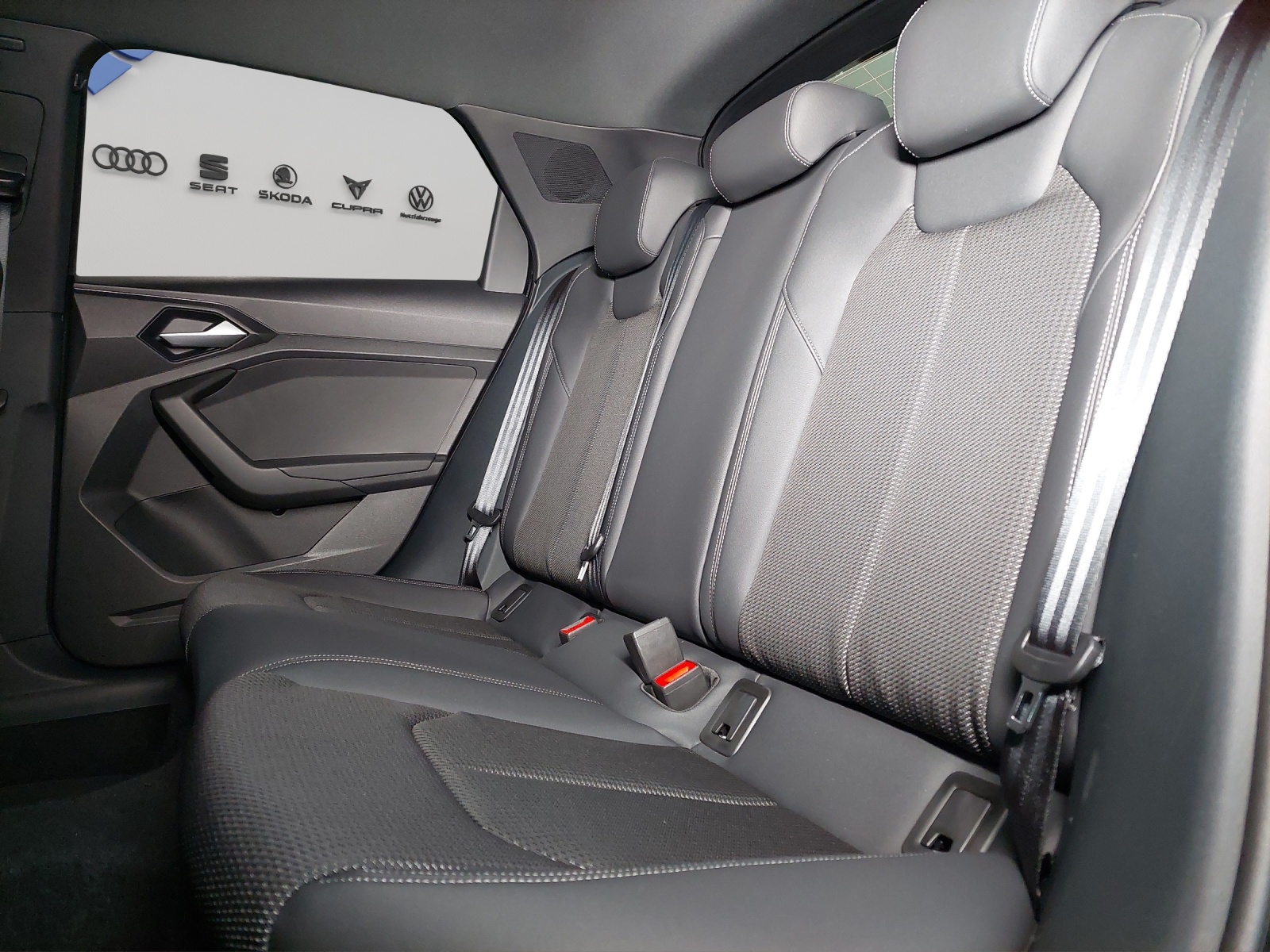 AUDI A1 Sportback 35 TFSI S Line S-tronic-image-8