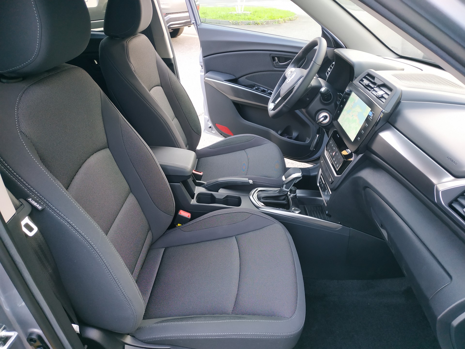 KGM-SsangYong Tivoli 1.5 T GDI Steel 4WD Automat-image-12