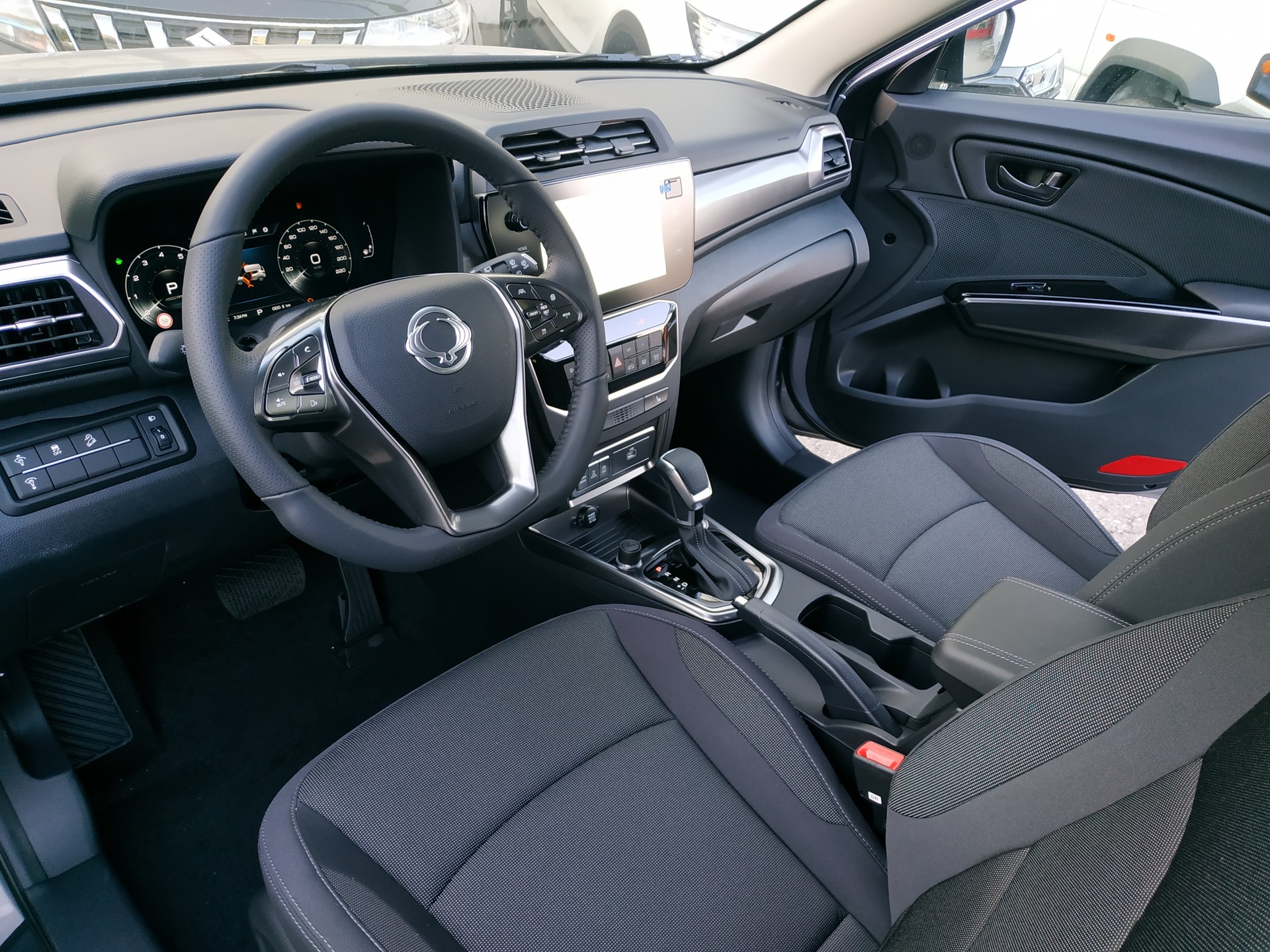 KGM-SsangYong Tivoli 1.5 T GDI Steel 4WD Automat-image-8