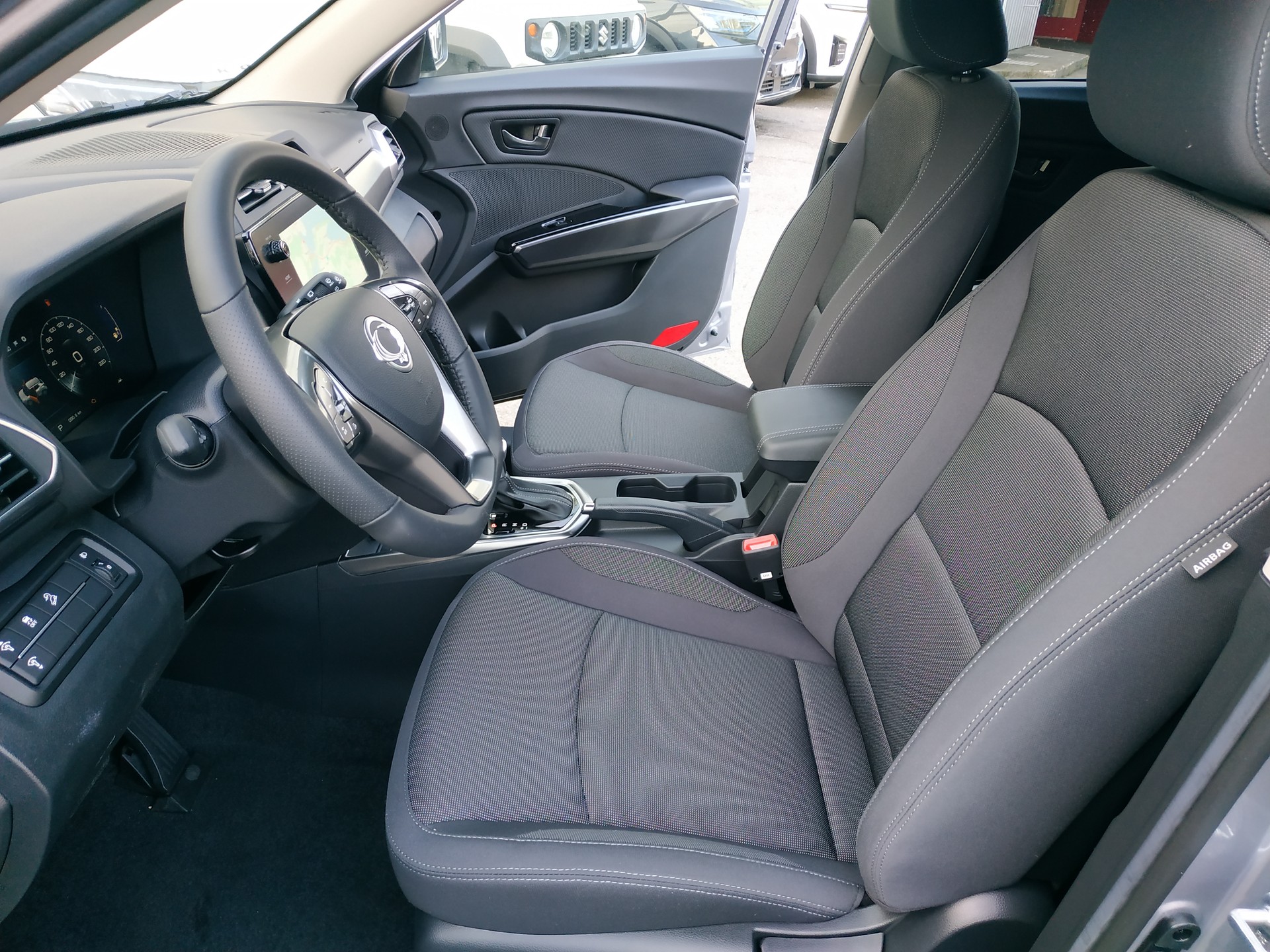 KGM-SsangYong Tivoli 1.5 T GDI Steel 4WD Automat-image-10