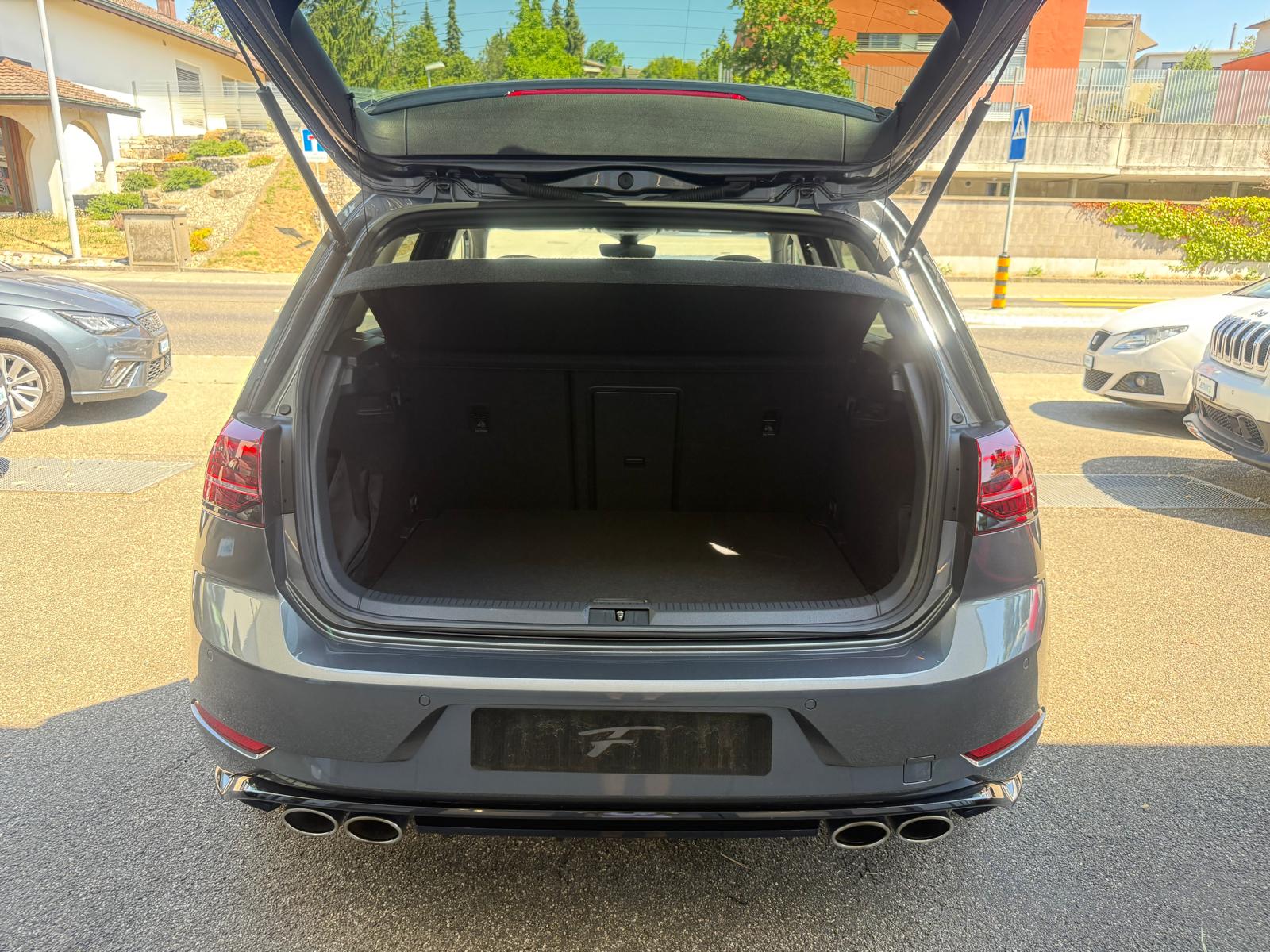 VW Golf 2.0 TSI R 4Motion DSG-image-15