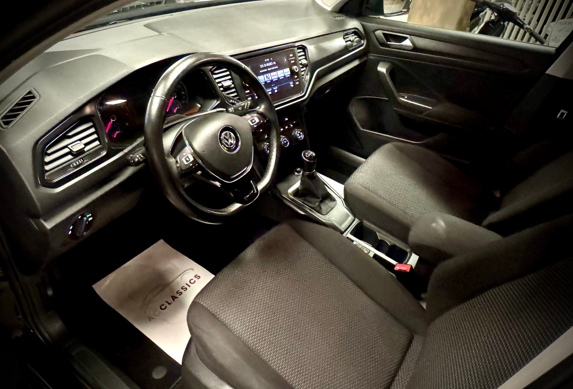 VW T-Roc 1.0 TSI Advance-image-23