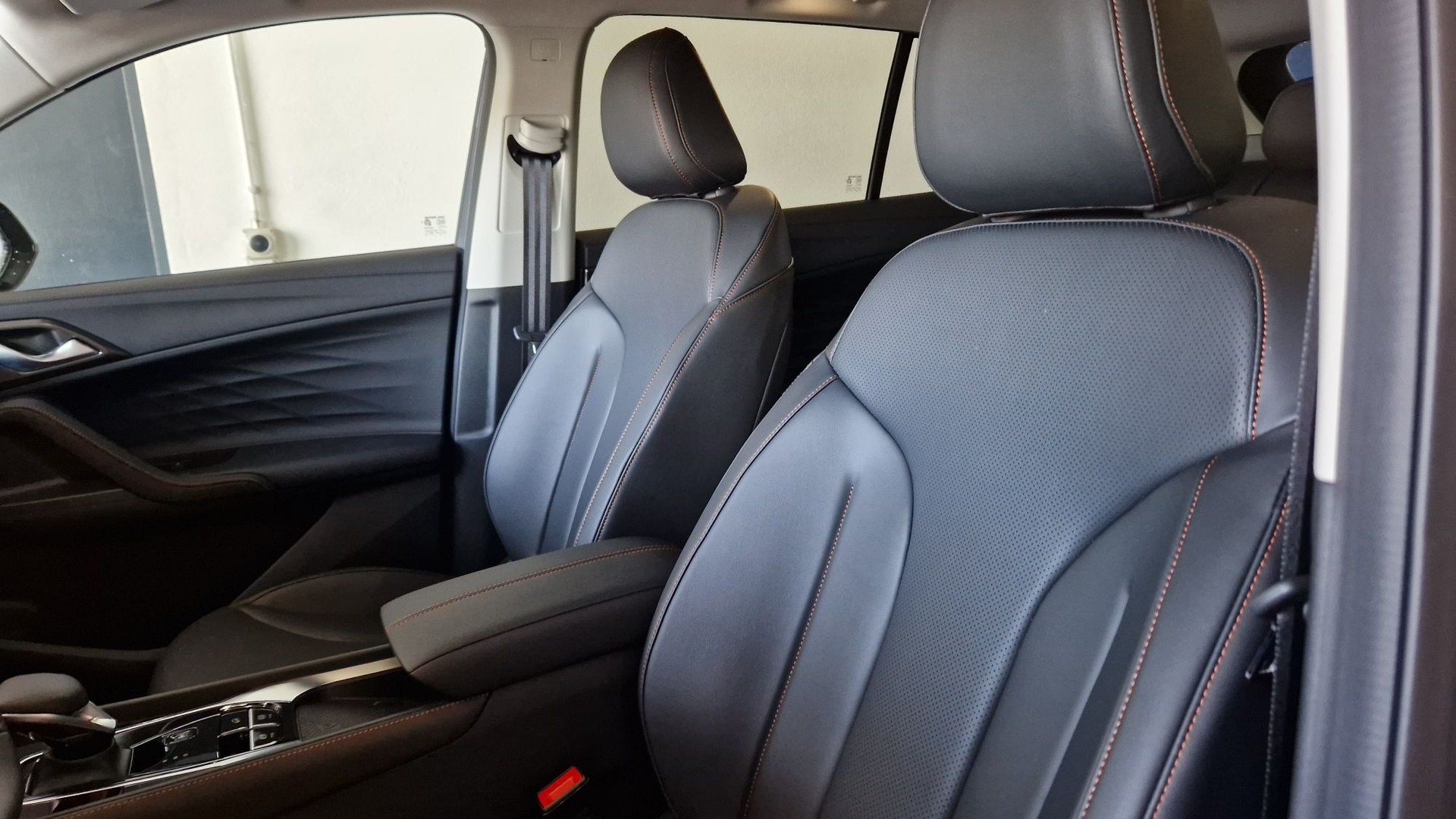 MG HS 1.5 T HEV Luxury-image-4