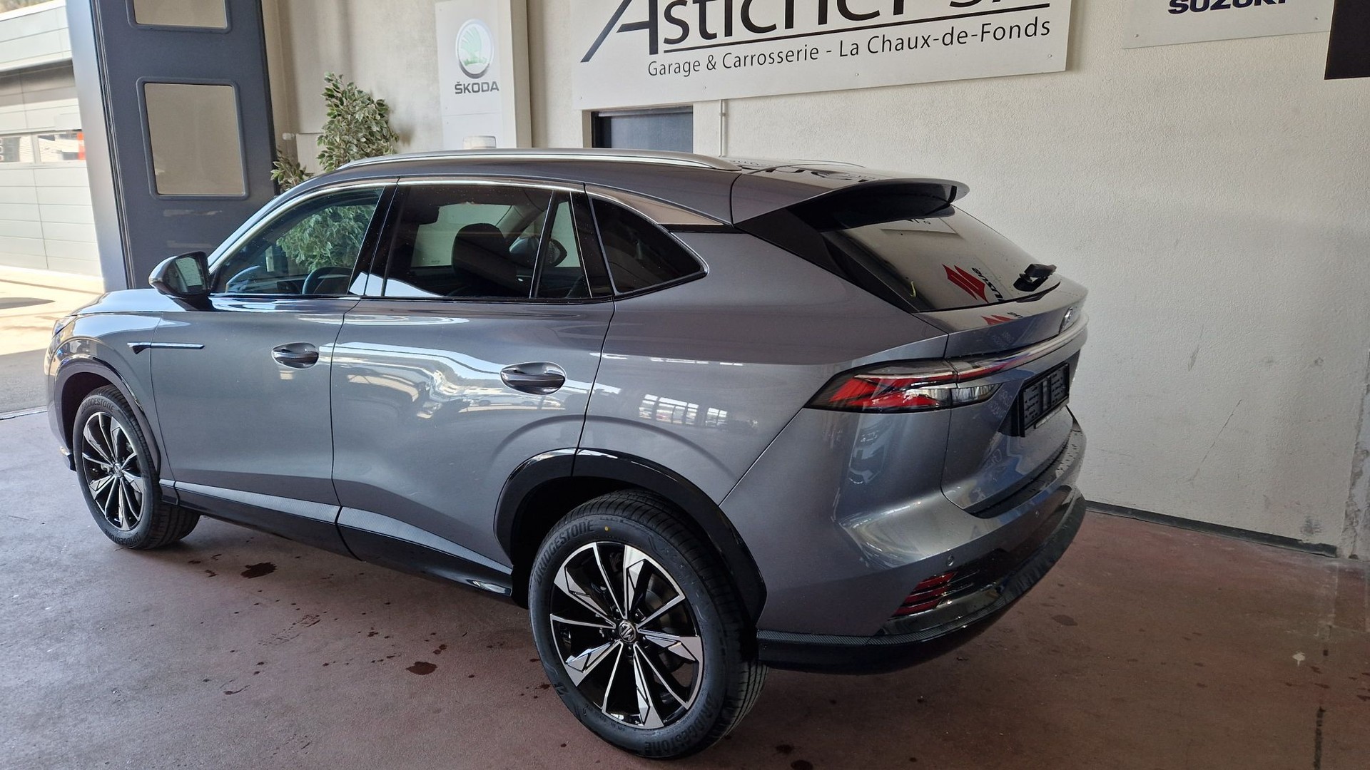 MG HS 1.5 T HEV Luxury-image-2