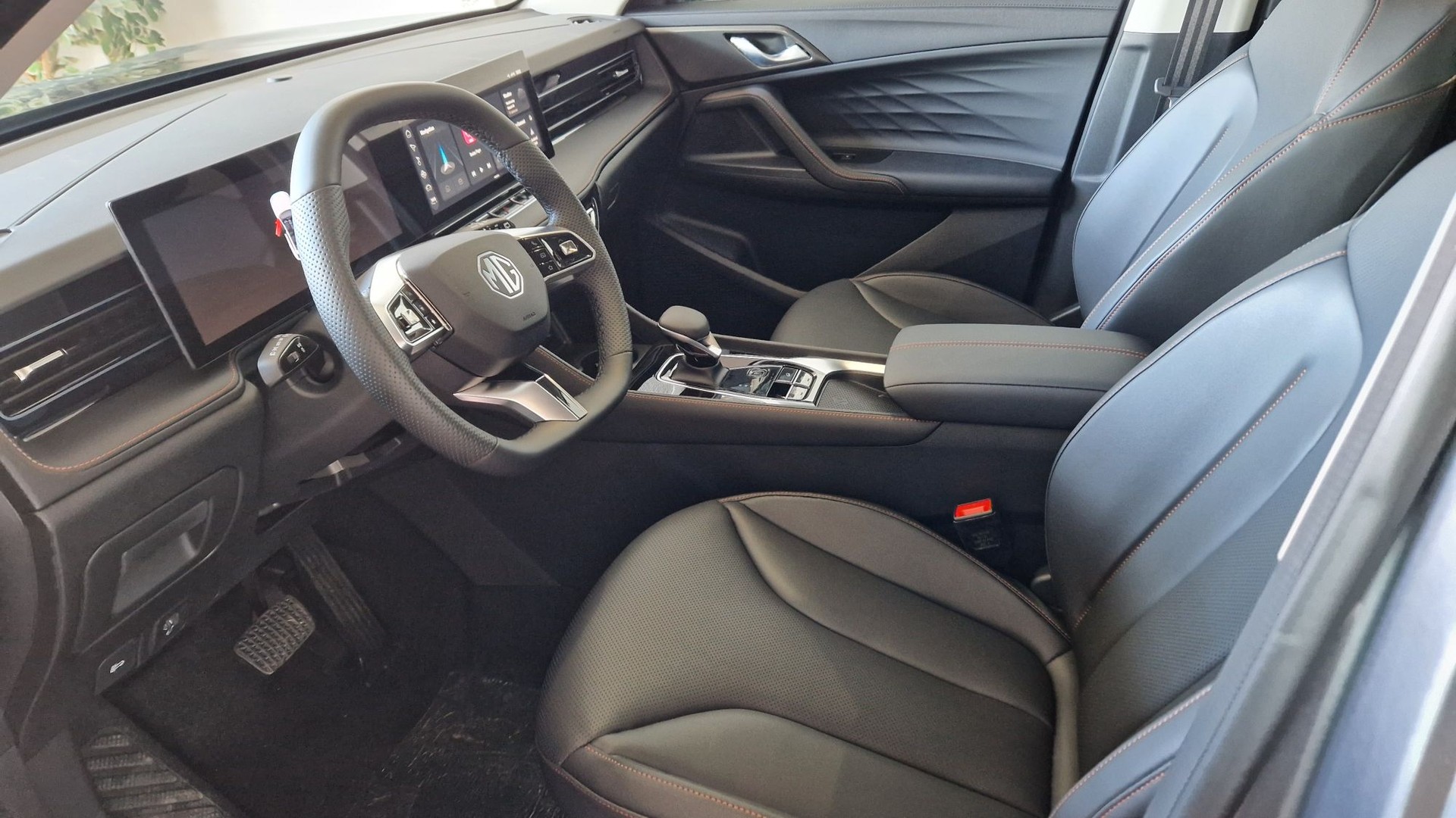 MG HS 1.5 T HEV Luxury-image-8