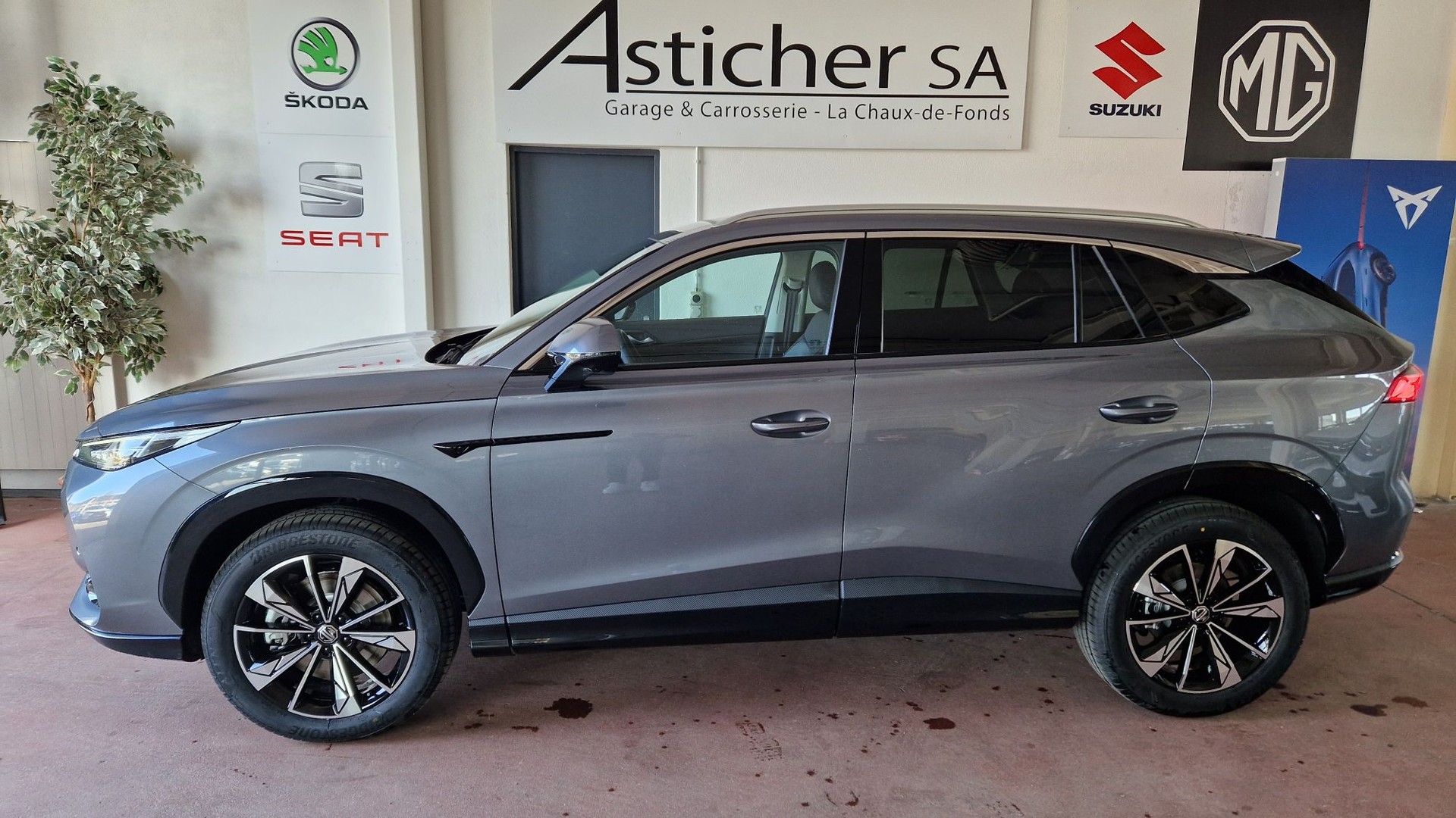 MG HS 1.5 T HEV Luxury-image-7