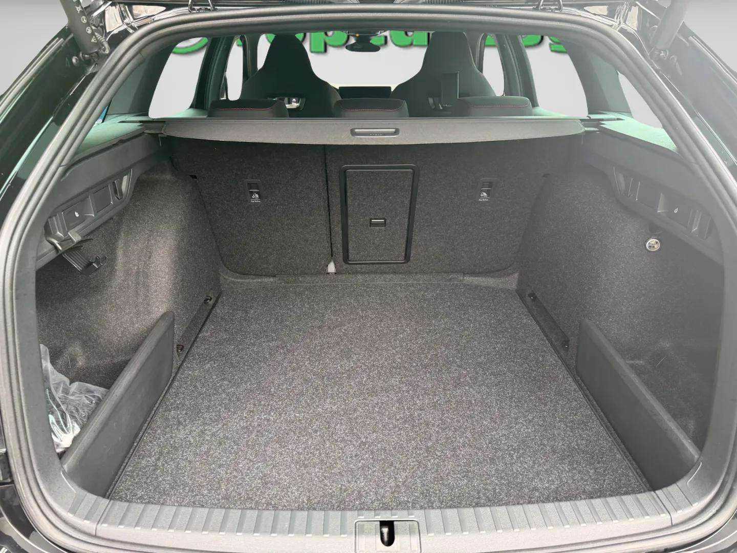 SKODA Octavia Combi 2.0 TSI DSG RS-image-17