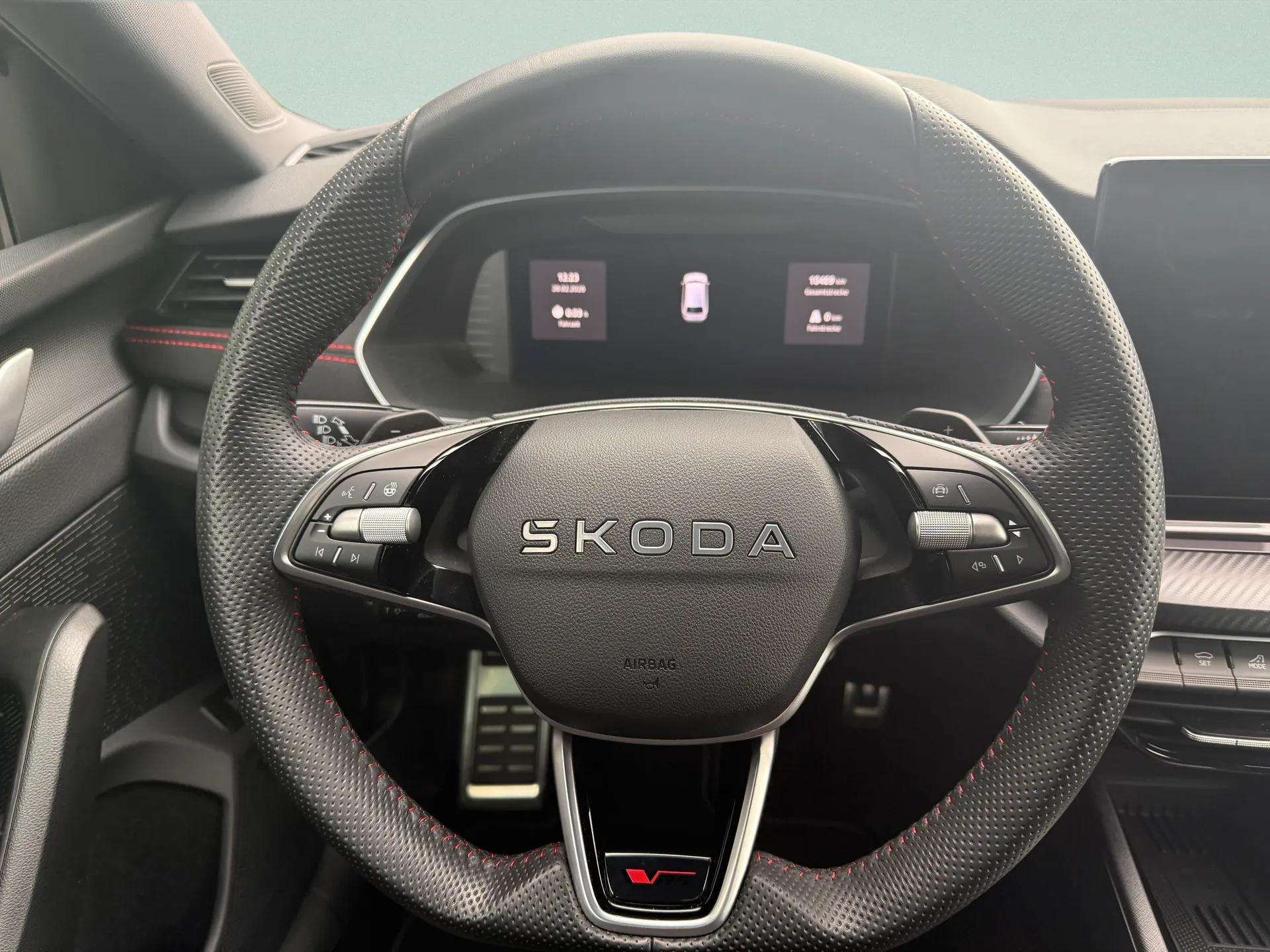 SKODA Octavia Combi 2.0 TSI DSG RS-image-14