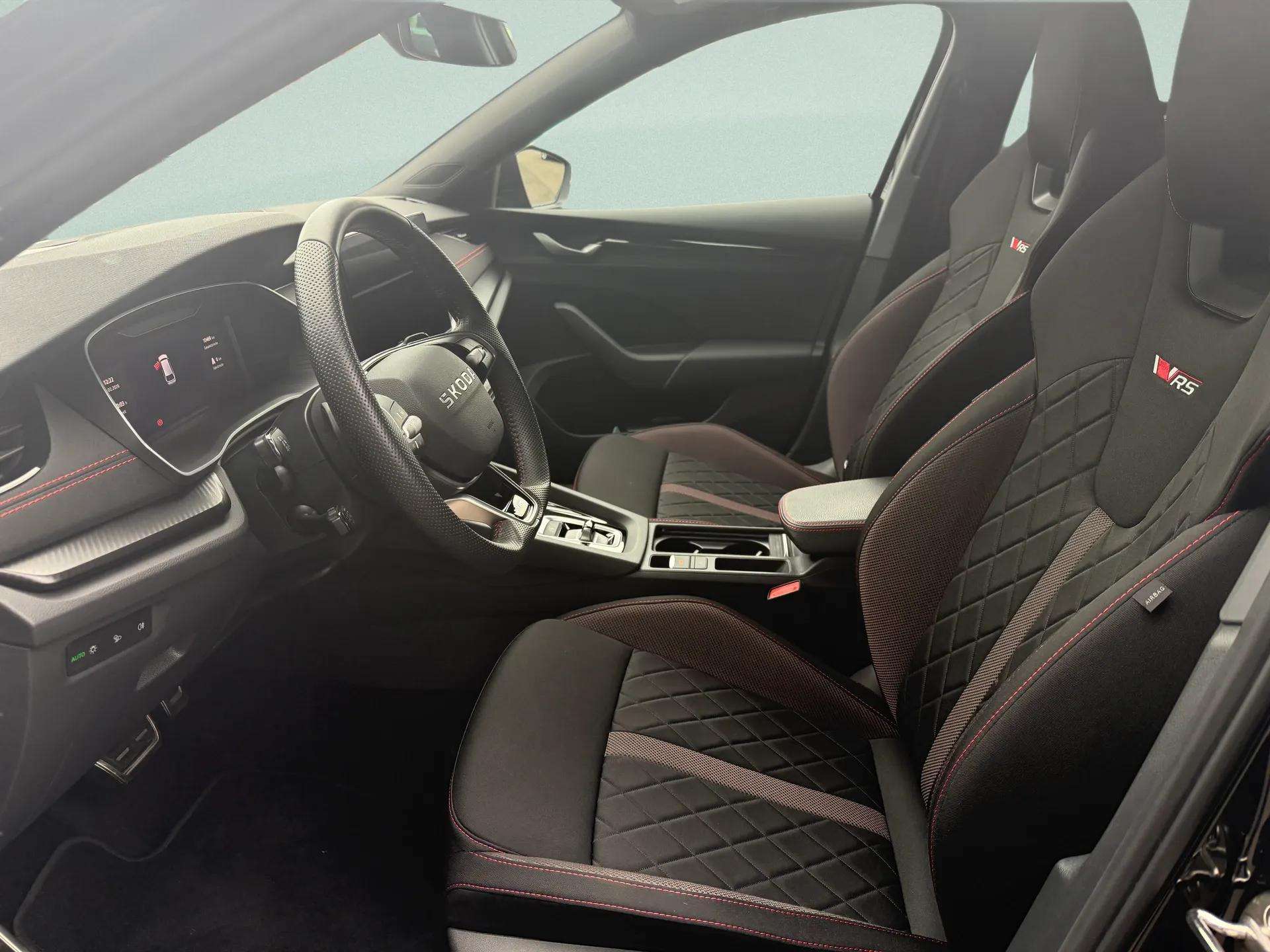 SKODA Octavia Combi 2.0 TSI DSG RS-image-9