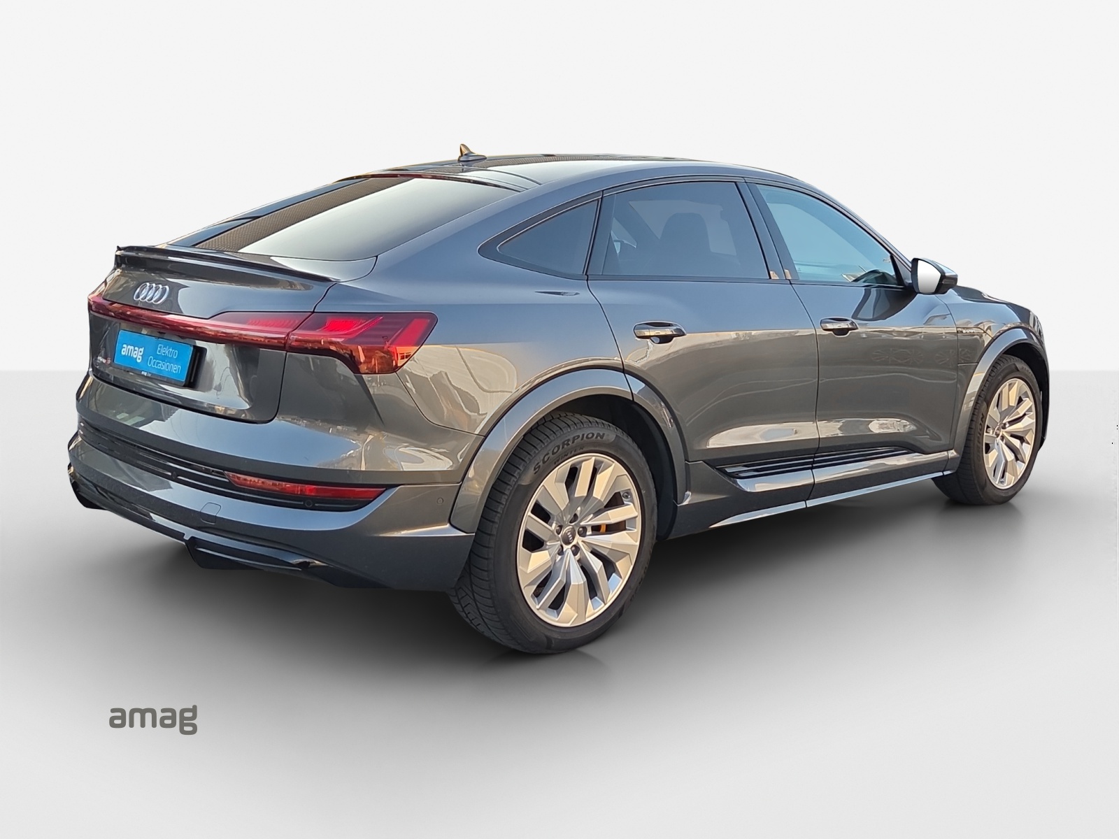 AUDI e-tron S Sportback quattro-image-5